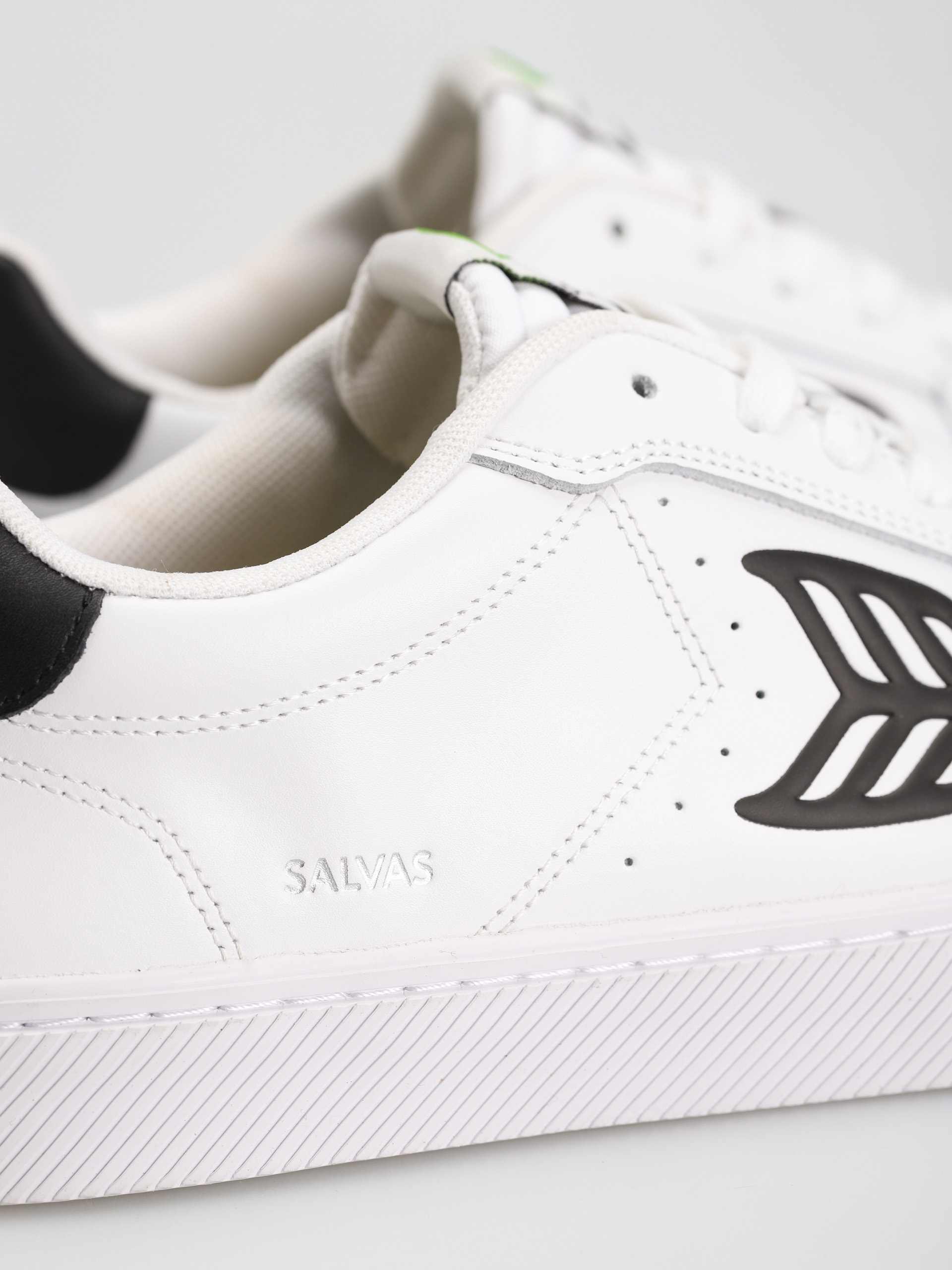 Cariuma Salvas Cipők (white/ black)