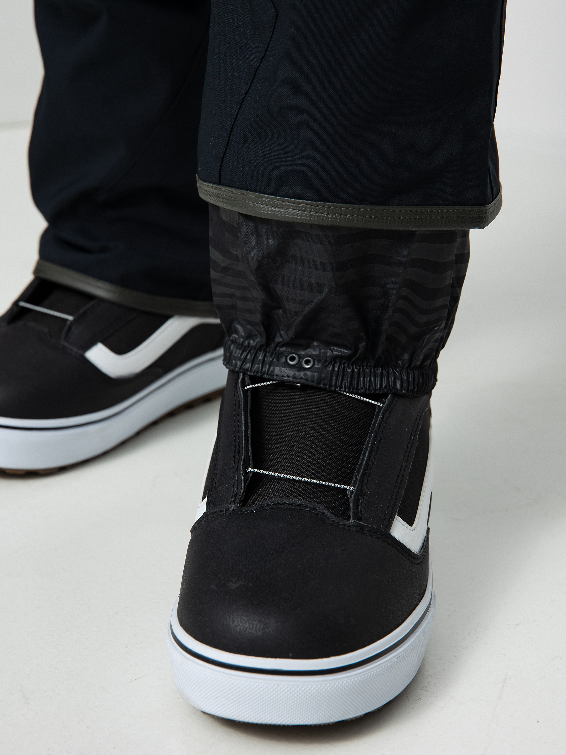 Férfi Volcom Roan Bib Overall Snowboard nadrág (black)