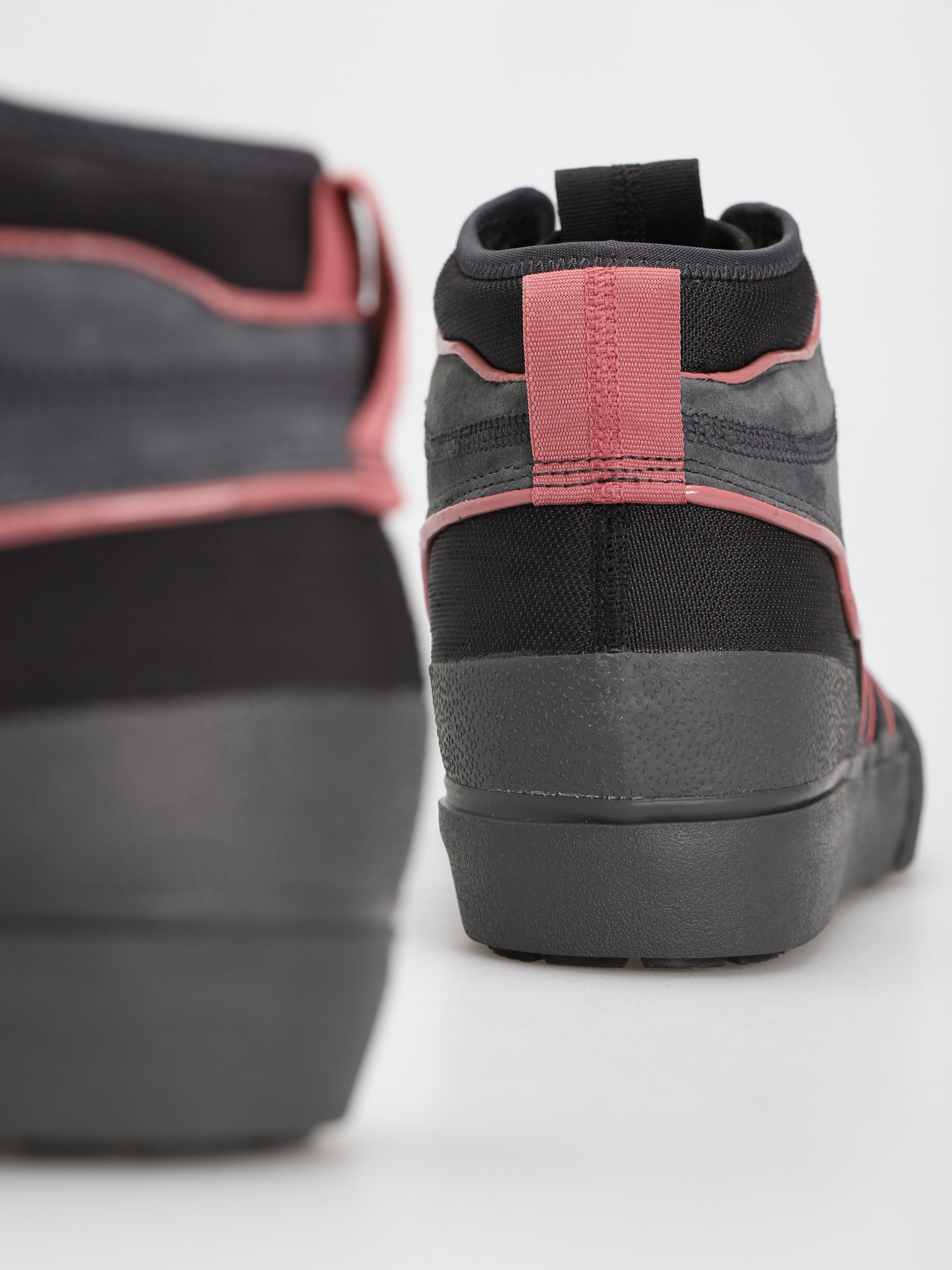 adidas Originals Akando Atr Cipők (cblack/wonred/carbon)