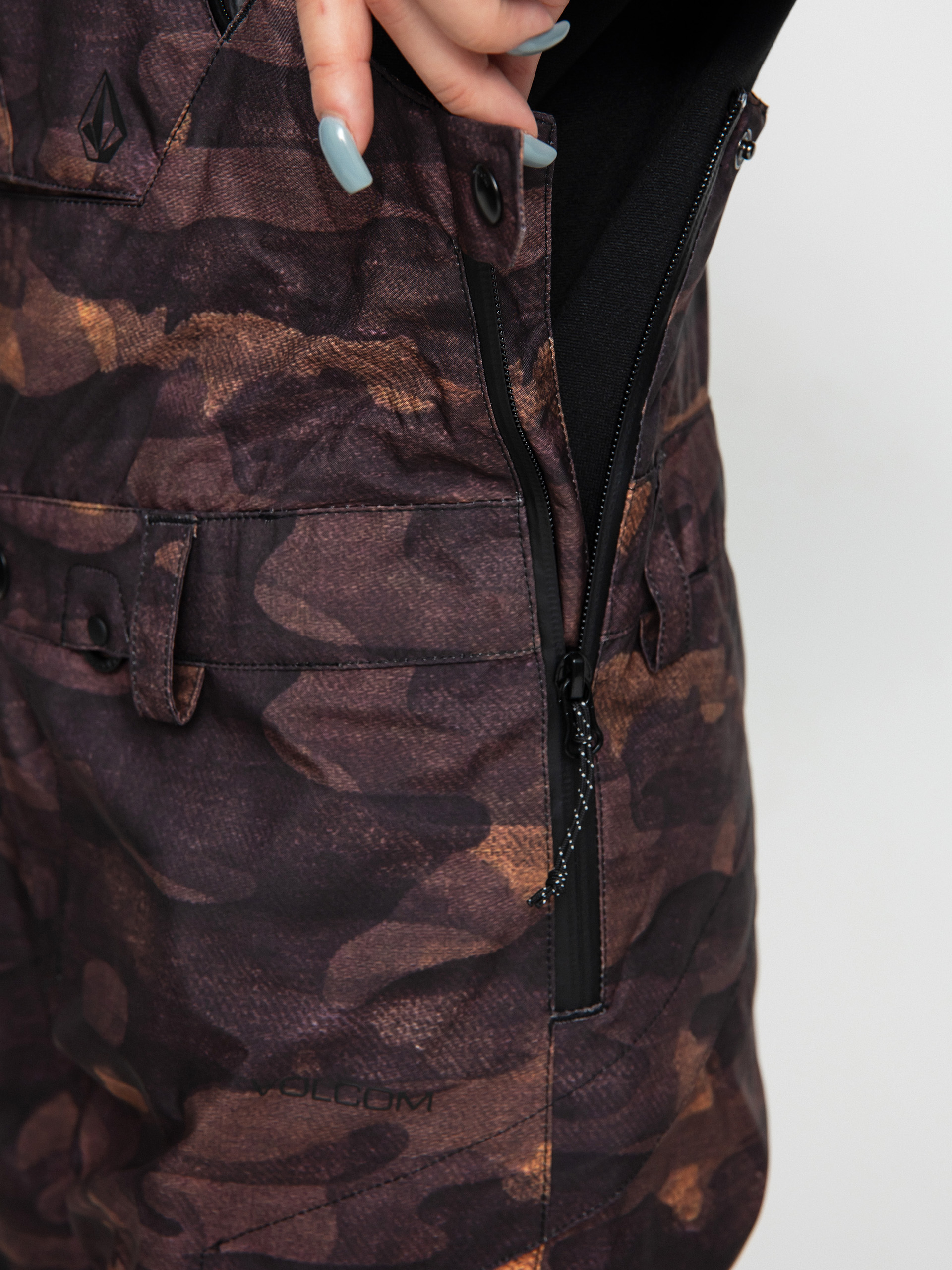 Női Volcom Elm Stretch Gore Bib Overall Snowboard nadrág (dusk camo)