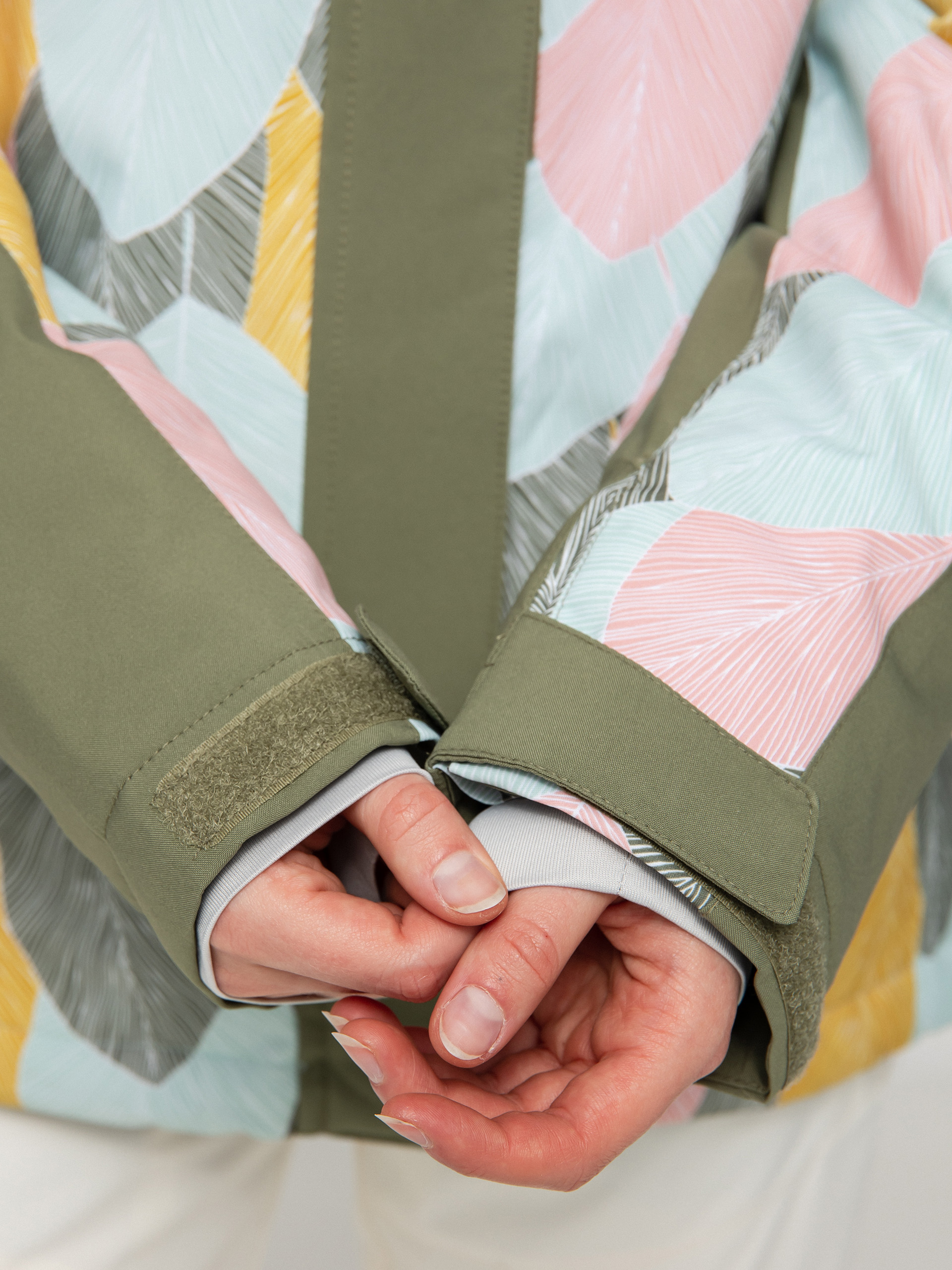 Női Roxy Galaxy Print Block Snowboard dzseki (deep lichen green la palmeraie)