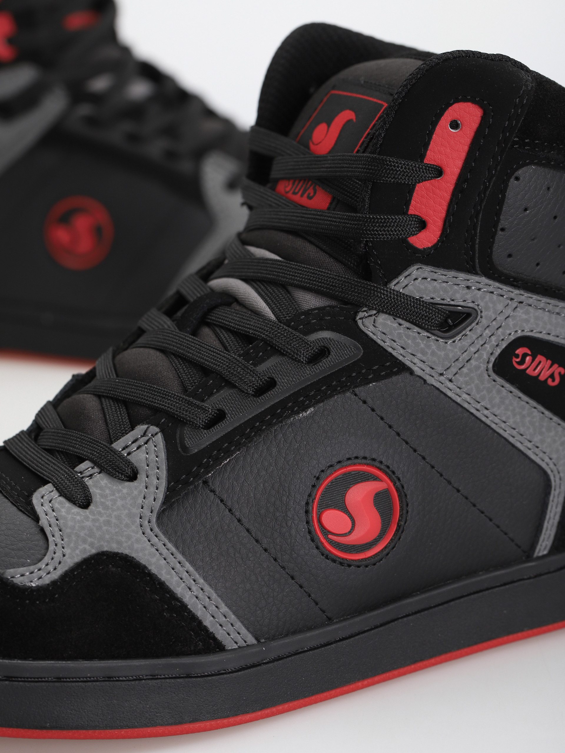 DVS Honcho Cipők (black charcoal red suede)