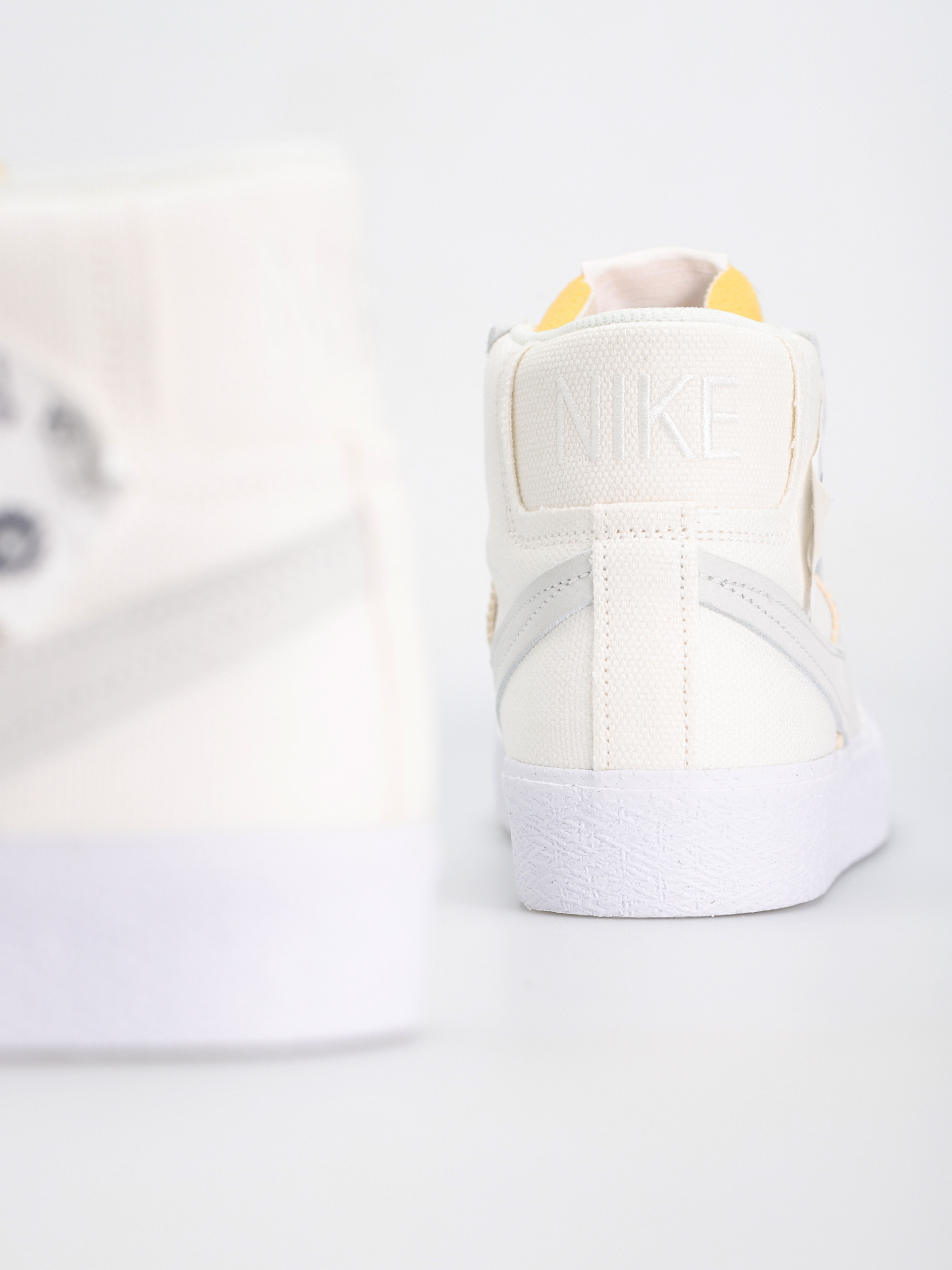 Nike SB Zoom Blazer Mid Prm Cipők (summit white/summit white)