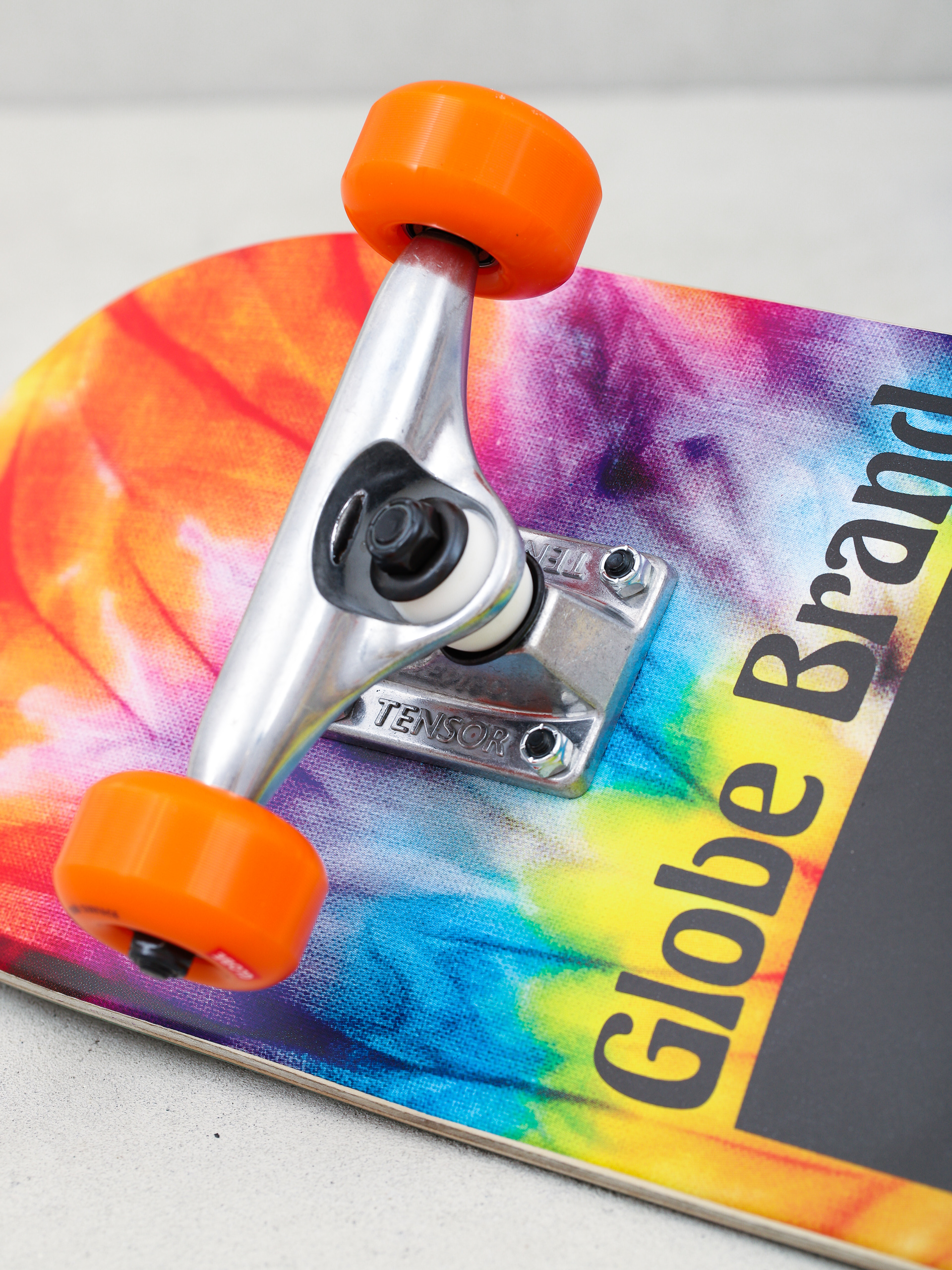 Globe Peace Man Mid Komplett gördeszka (spiral dye/black)