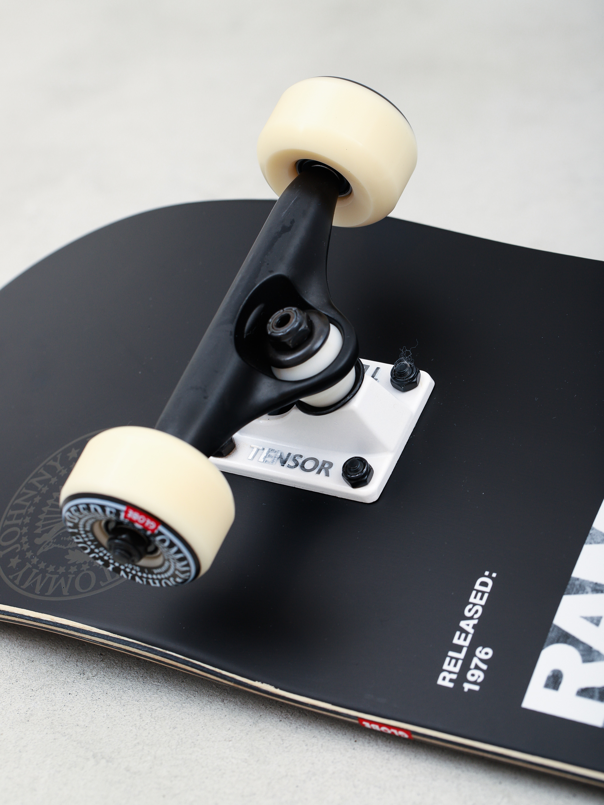 Globe G2 Ramones Komplett gördeszka (ramones)