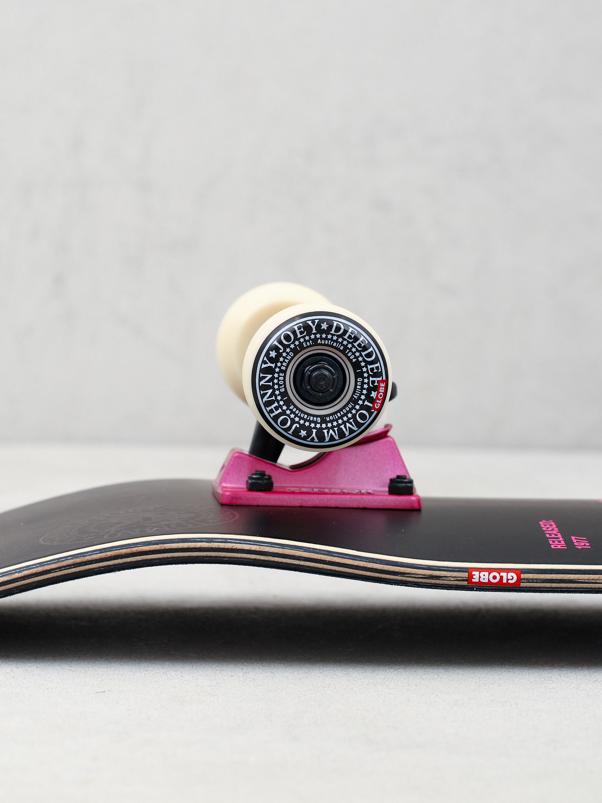 Globe G2 Ramones Komplett gördeszka (rocket to russia)