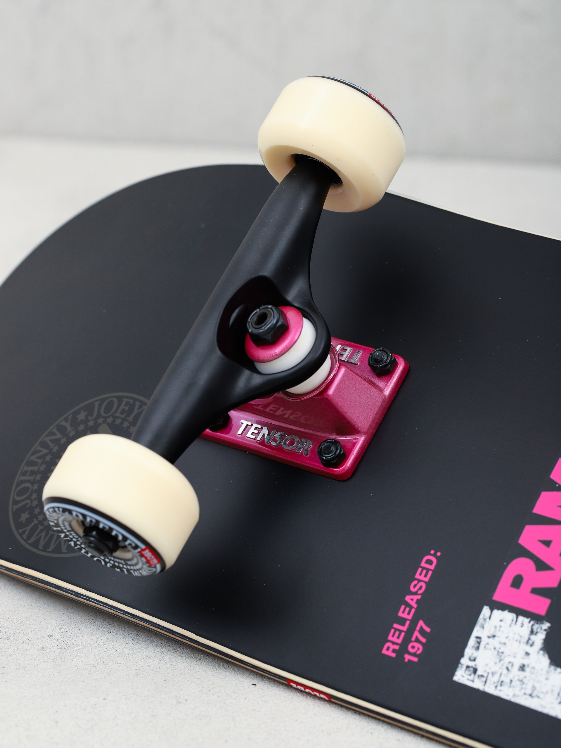 Globe G2 Ramones Komplett gördeszka (rocket to russia)