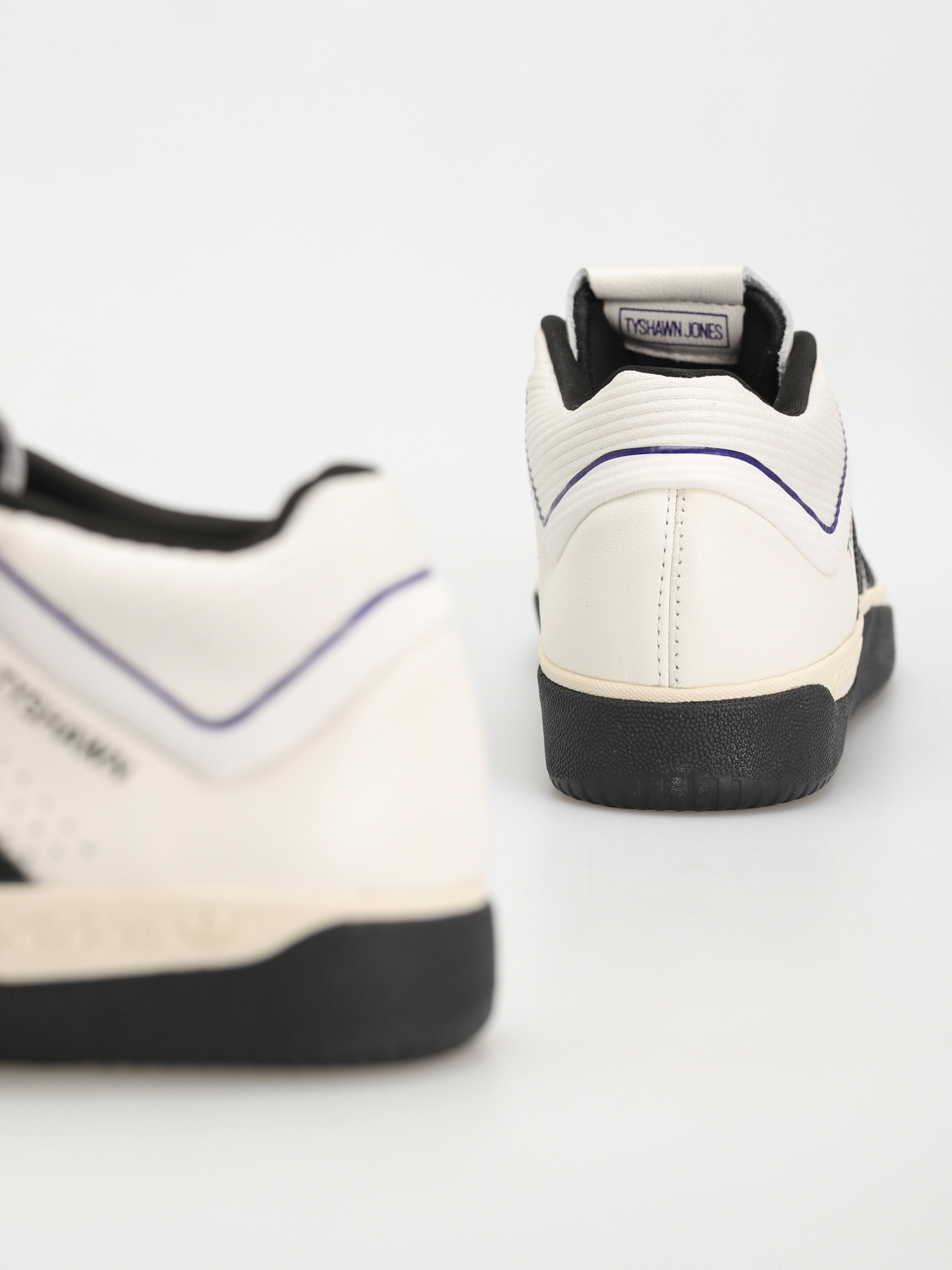 adidas Tyshawn Cipők (clowhi/cblack/cpurpl)