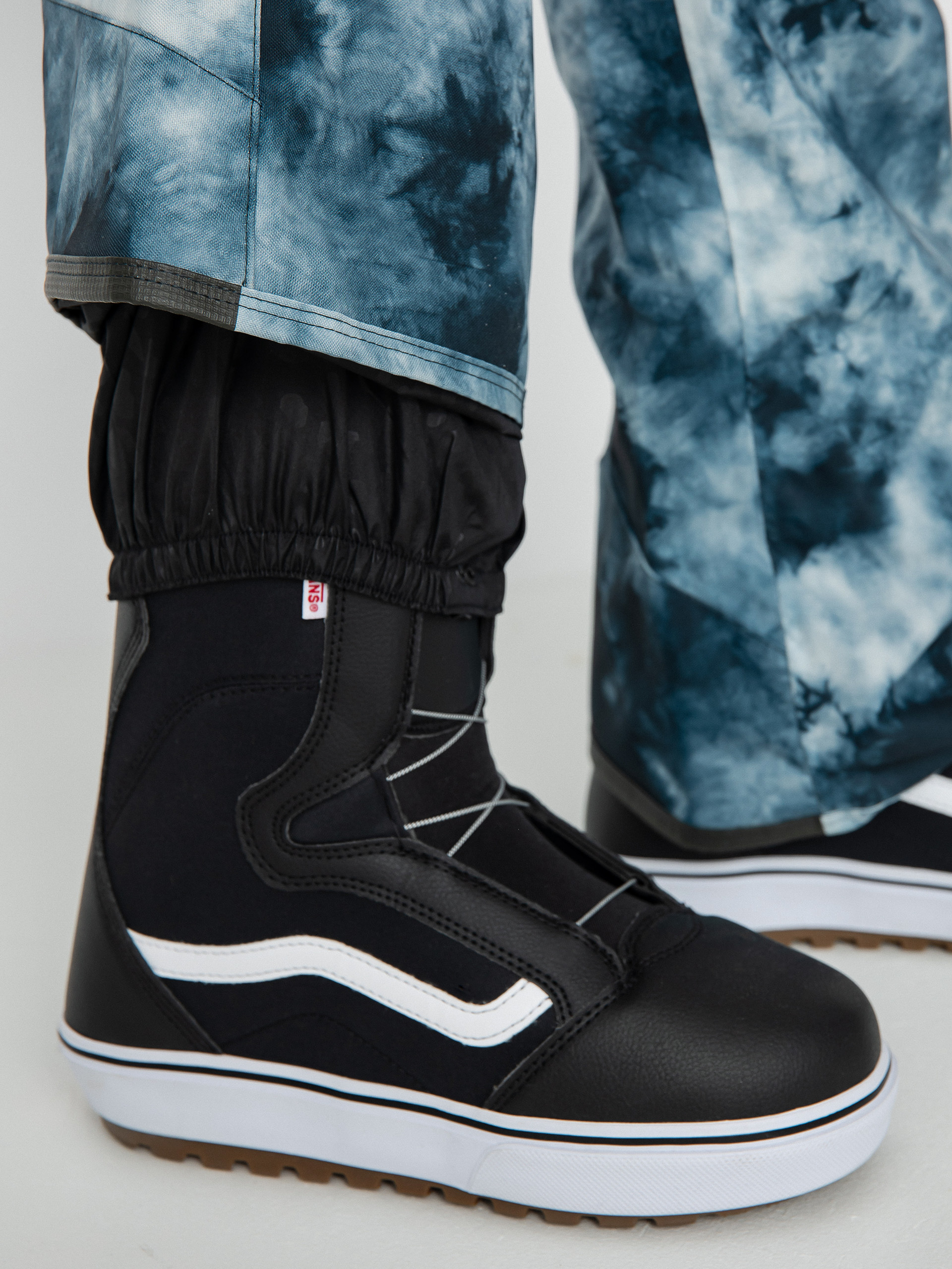 Női Volcom Swift Bib Overall Snowboard nadrág (storm tie dye)