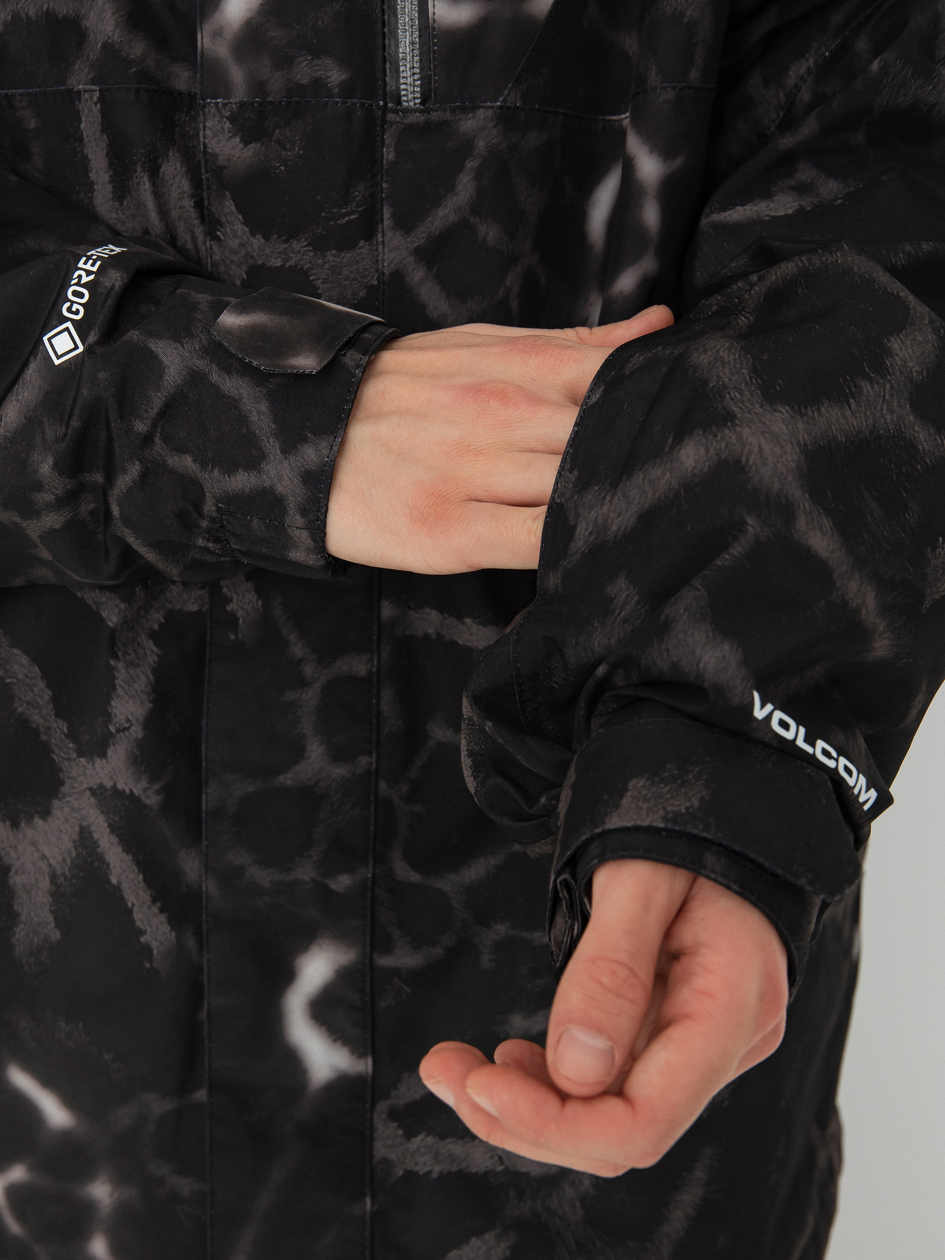 Férfi Volcom L Gore Tex Snowboard dzseki (black giraffe)