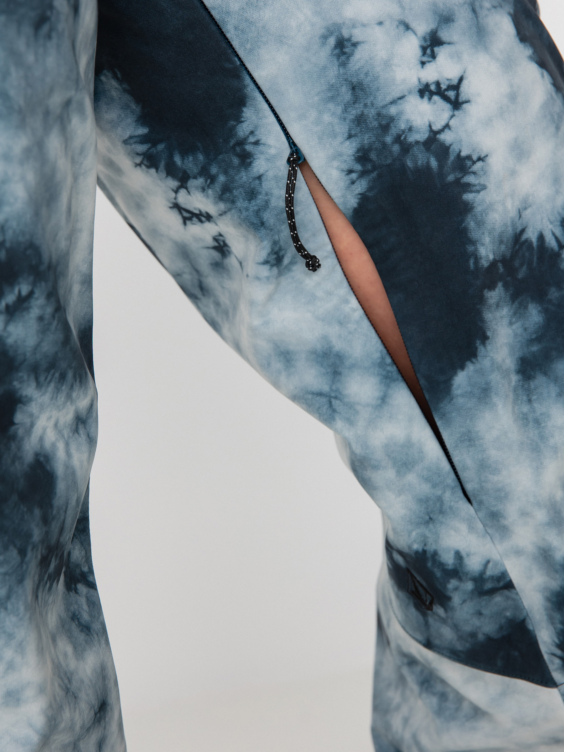 Női Volcom Dust Up Bonded Snowboard nadrág (storm tie dye)