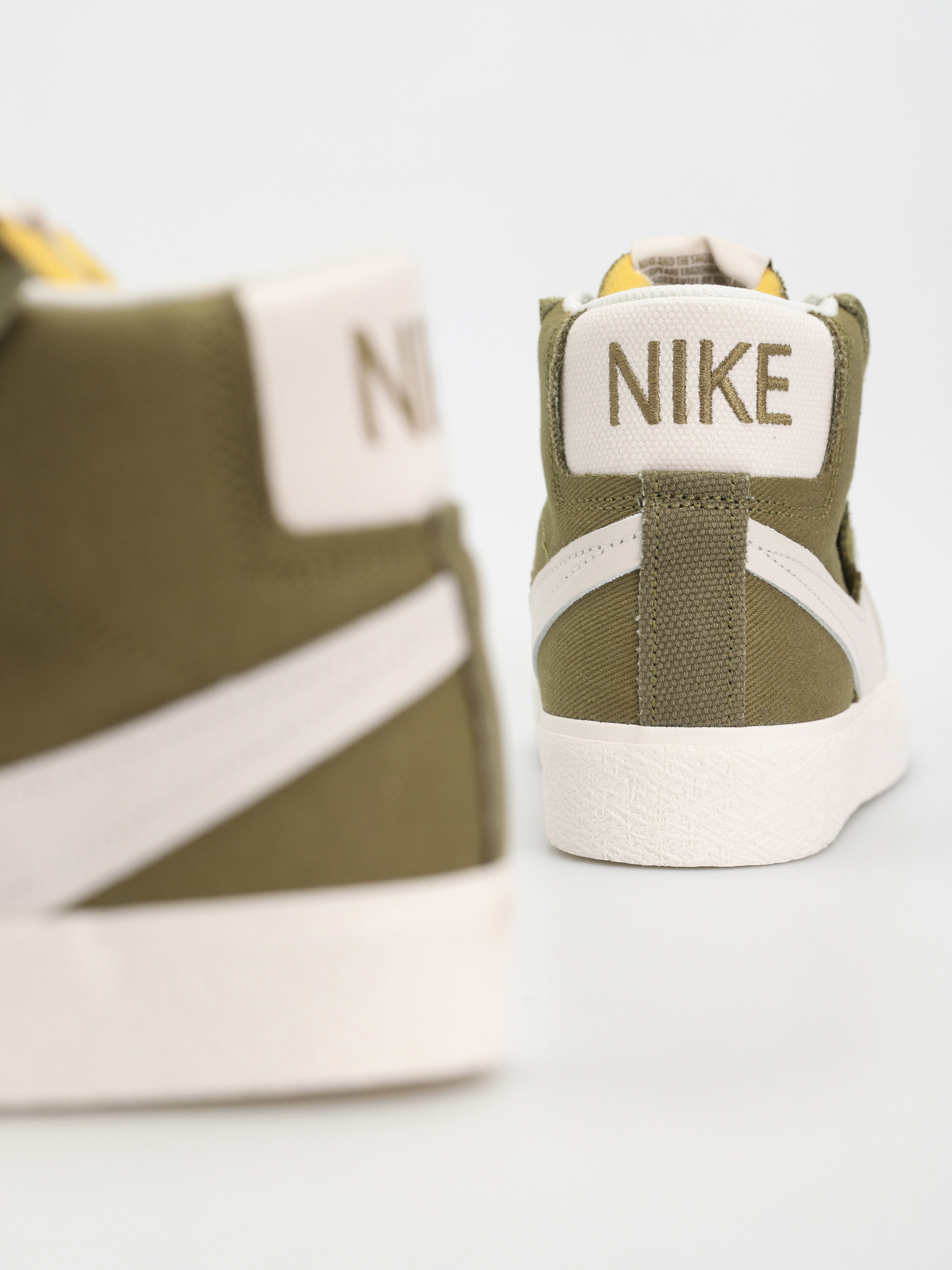 Nike SB Zoom Blazer Mid Prm Plus Cipők (pilgrim/phantom)