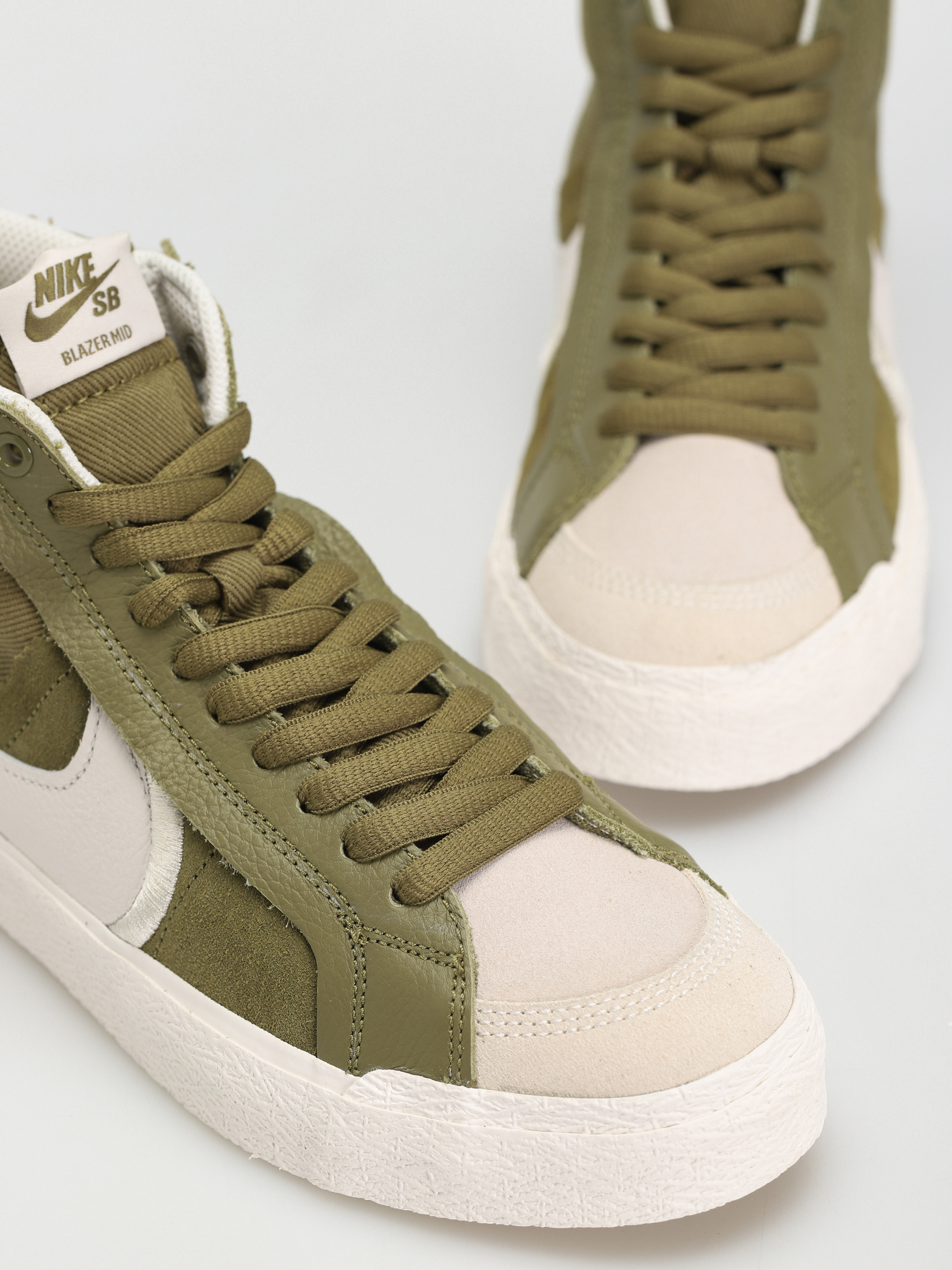 Nike SB Zoom Blazer Mid Prm Plus Cipők (pilgrim/phantom)