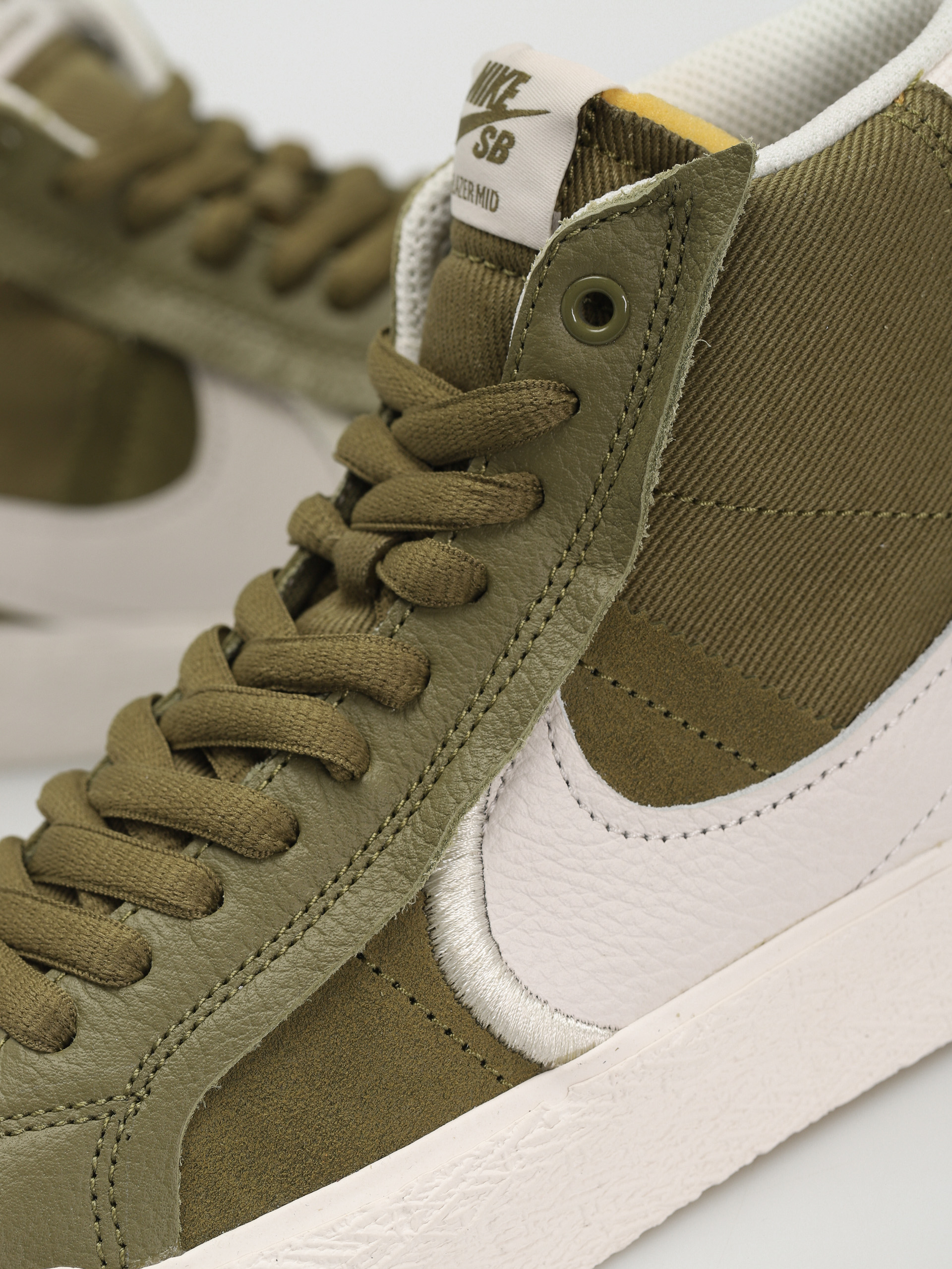 Nike SB Zoom Blazer Mid Prm Plus Cipők (pilgrim/phantom)