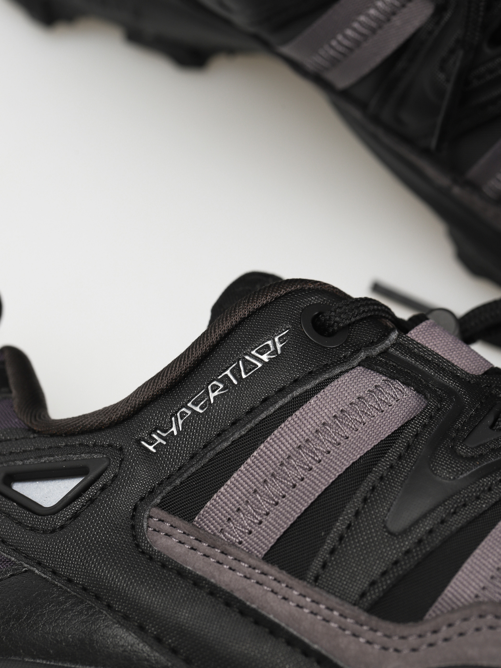 adidas Originals Hyperturf Cipők (cblack/silvmt/tragre)