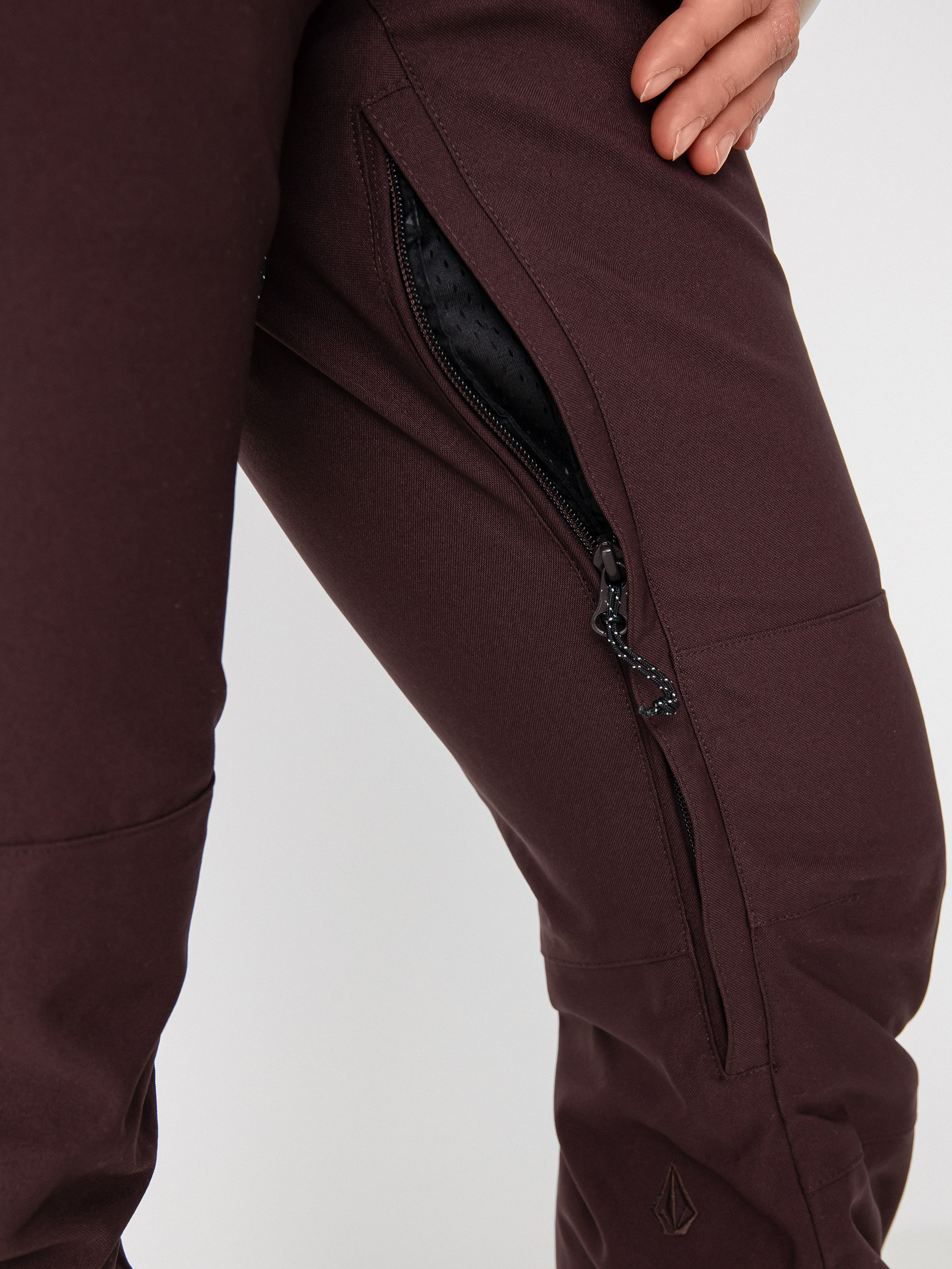 Női Volcom Swift Bib Overall Snowboard nadrág (black plum)