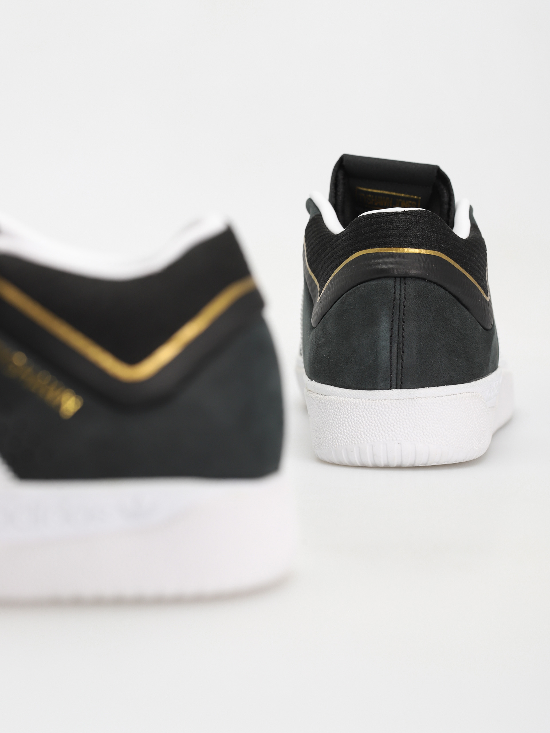 adidas Tyshawn Cipők (cblack/ftwwht/goldmt)