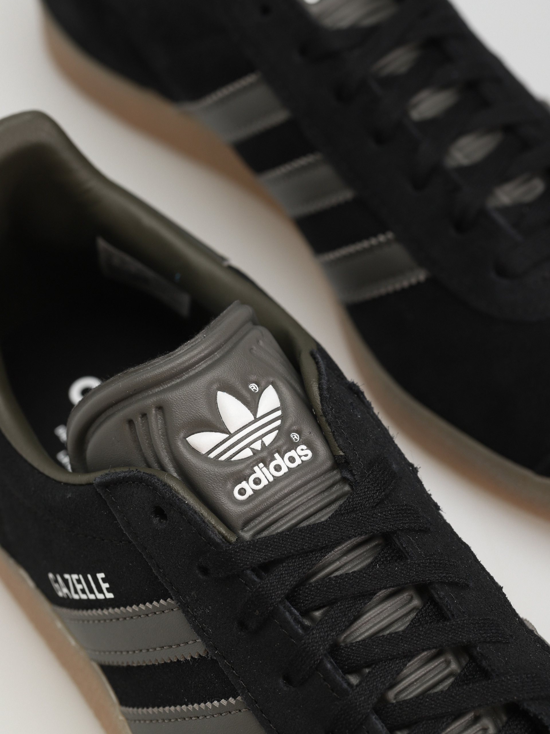 adidas Originals Gazelle Cipők (cblack/panton/ftwwht)