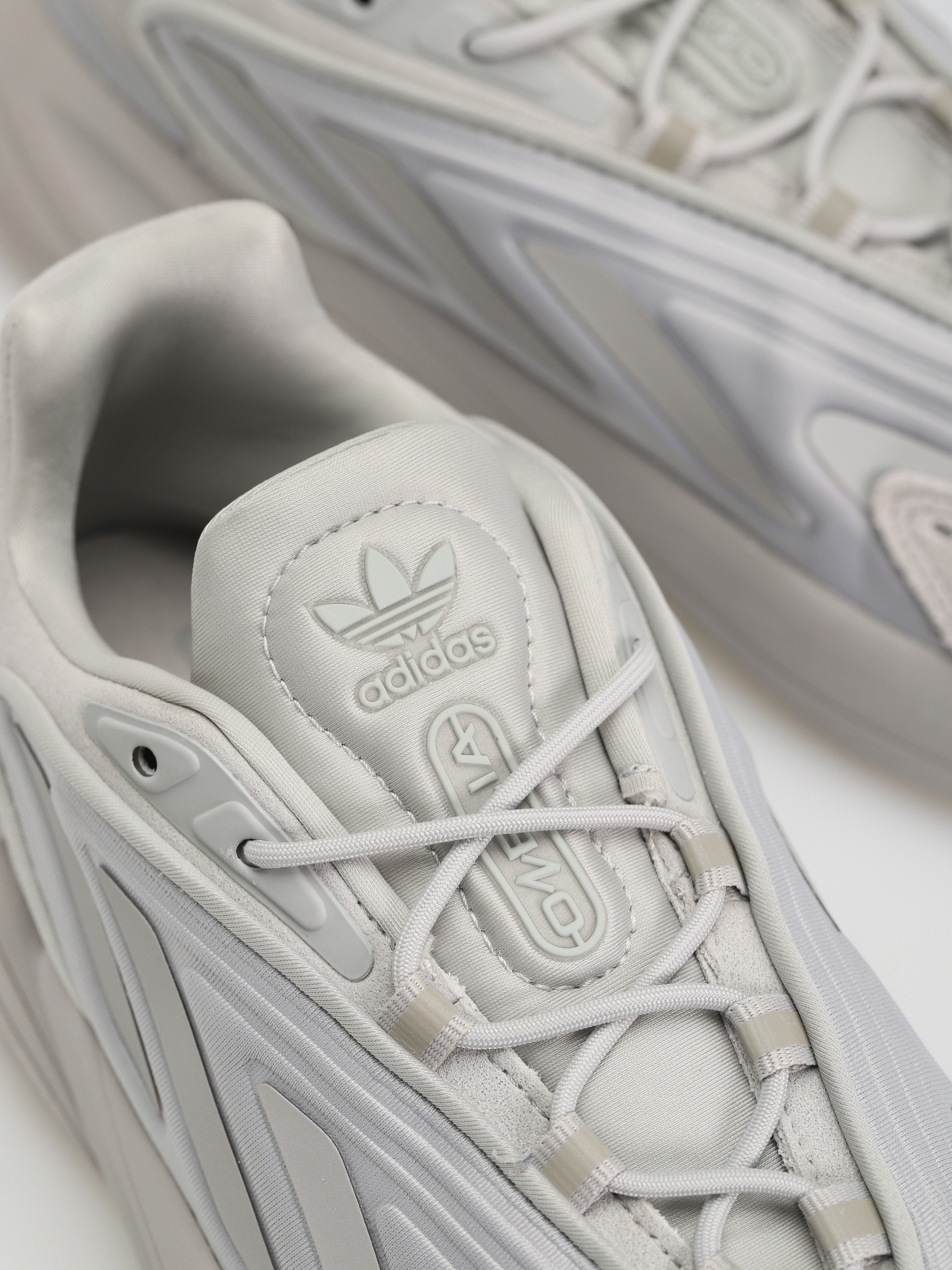 adidas Originals Ozelia Cipők (gretwo/gretwo/grefou)