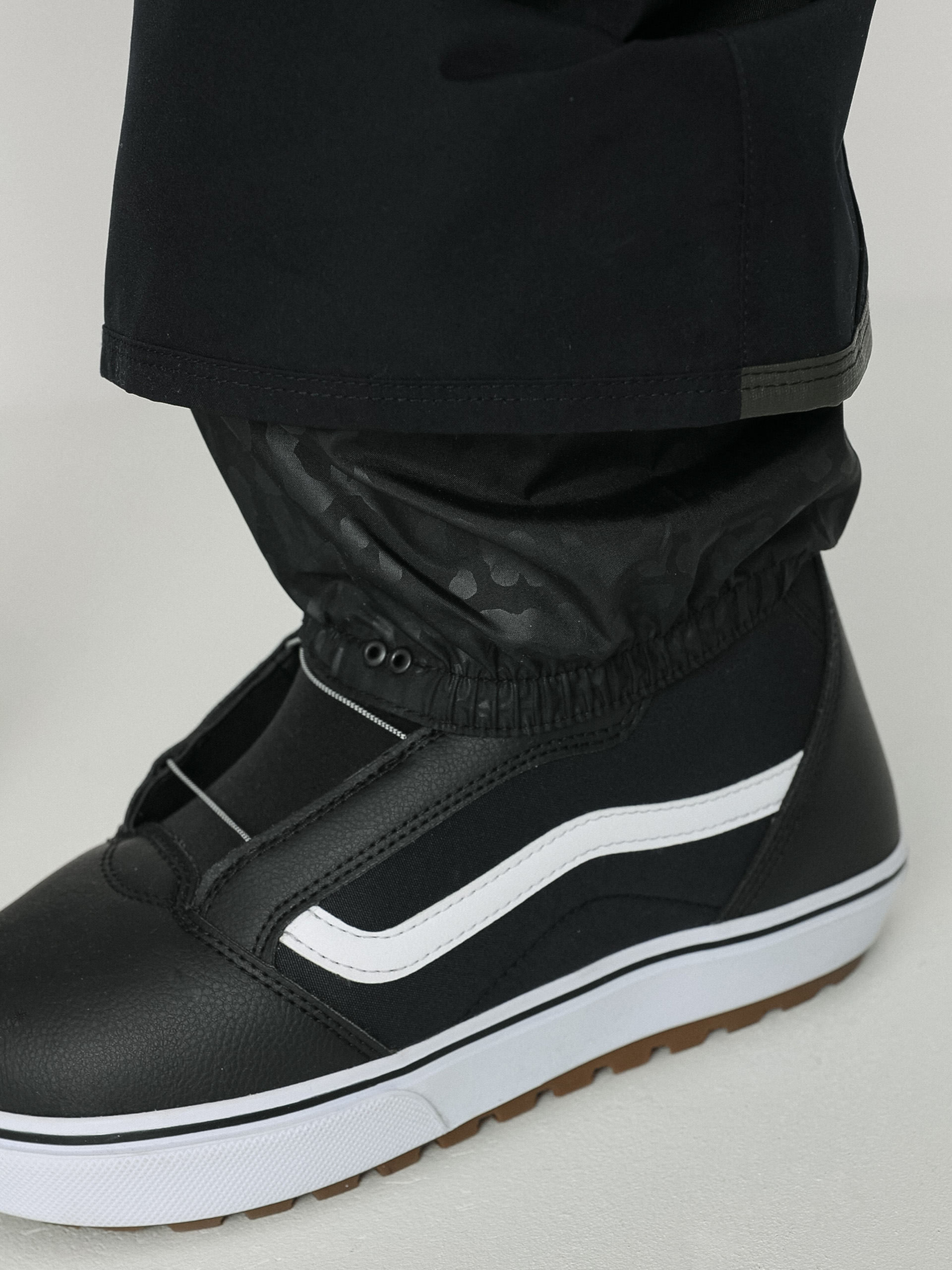 Női Volcom Aston Gore Tex Snowboard nadrág (black)