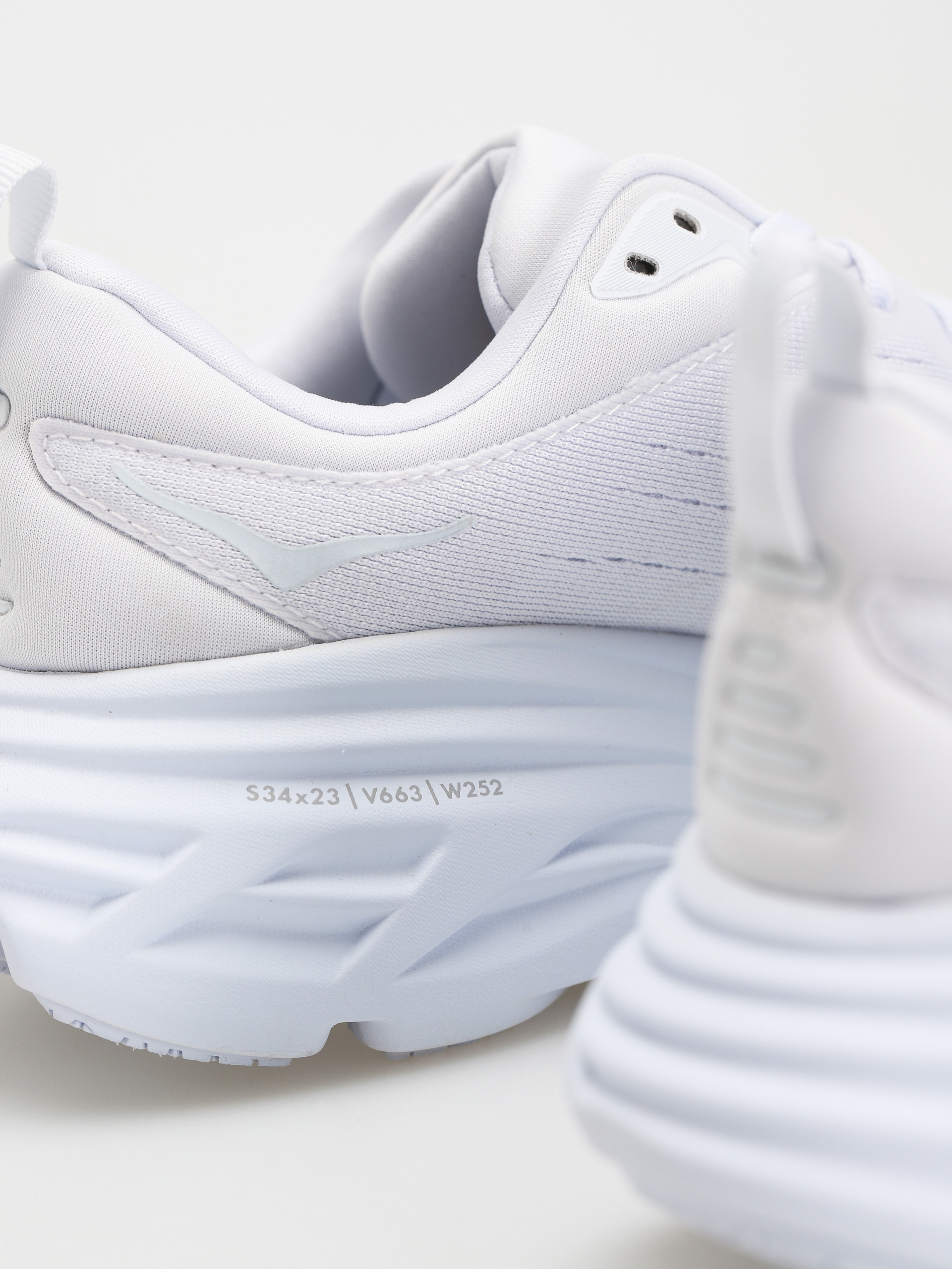 Hoka Bondi 8 Cipők Wmn (white/white)