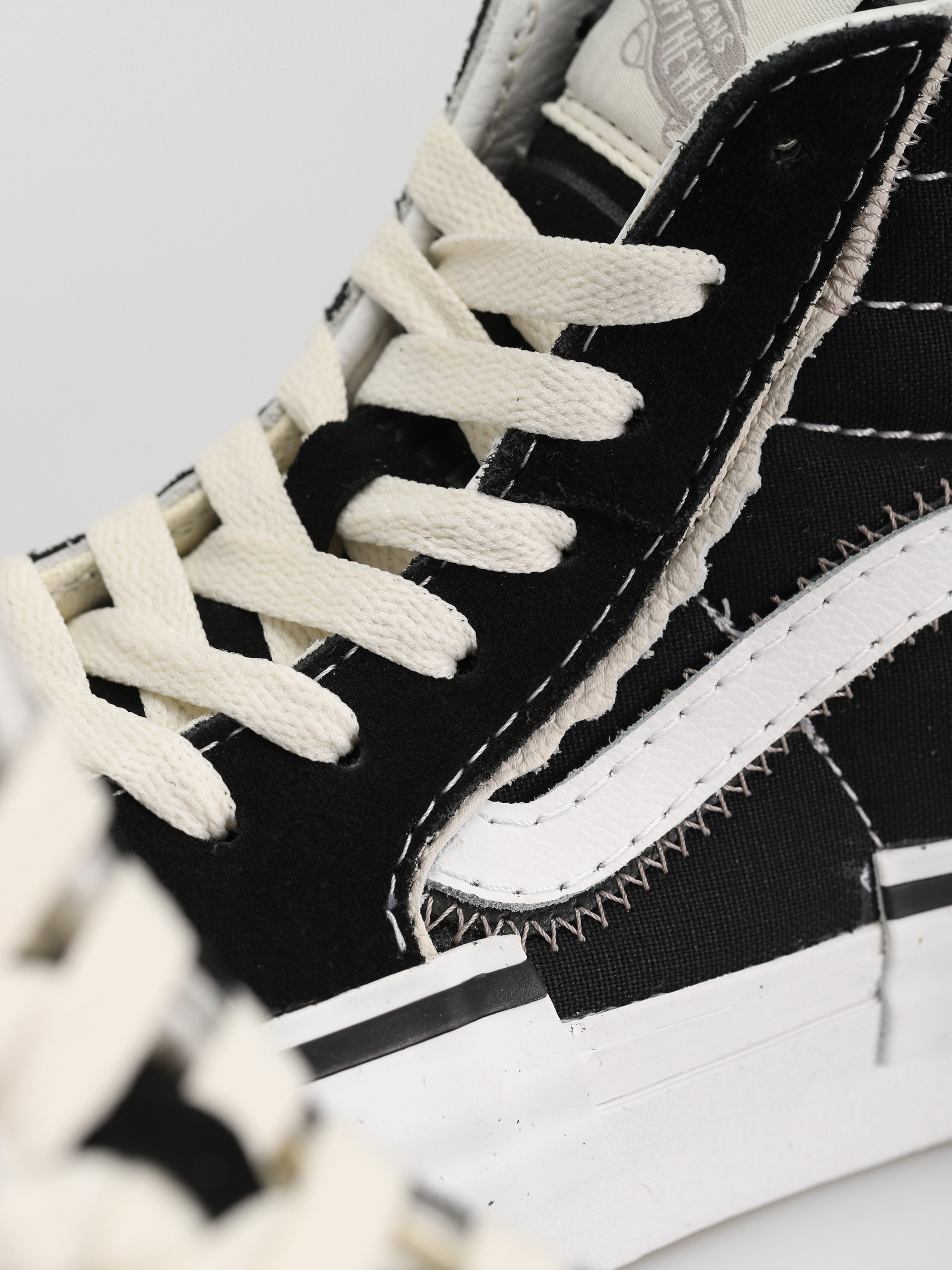 Vans Sk8 Hi Reconstruct Cipők (black/true white)