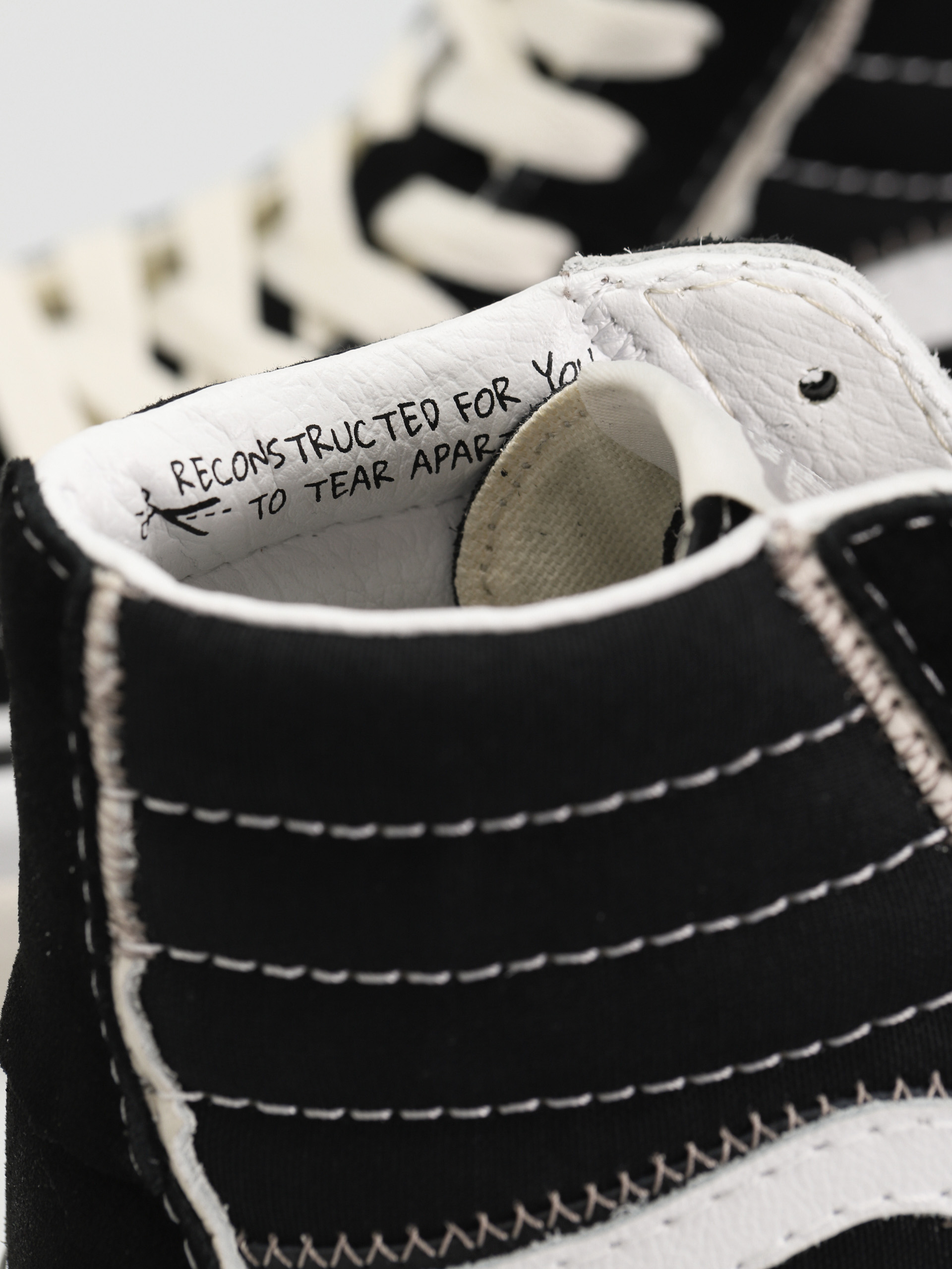 Vans Sk8 Hi Reconstruct Cipők (black/true white)