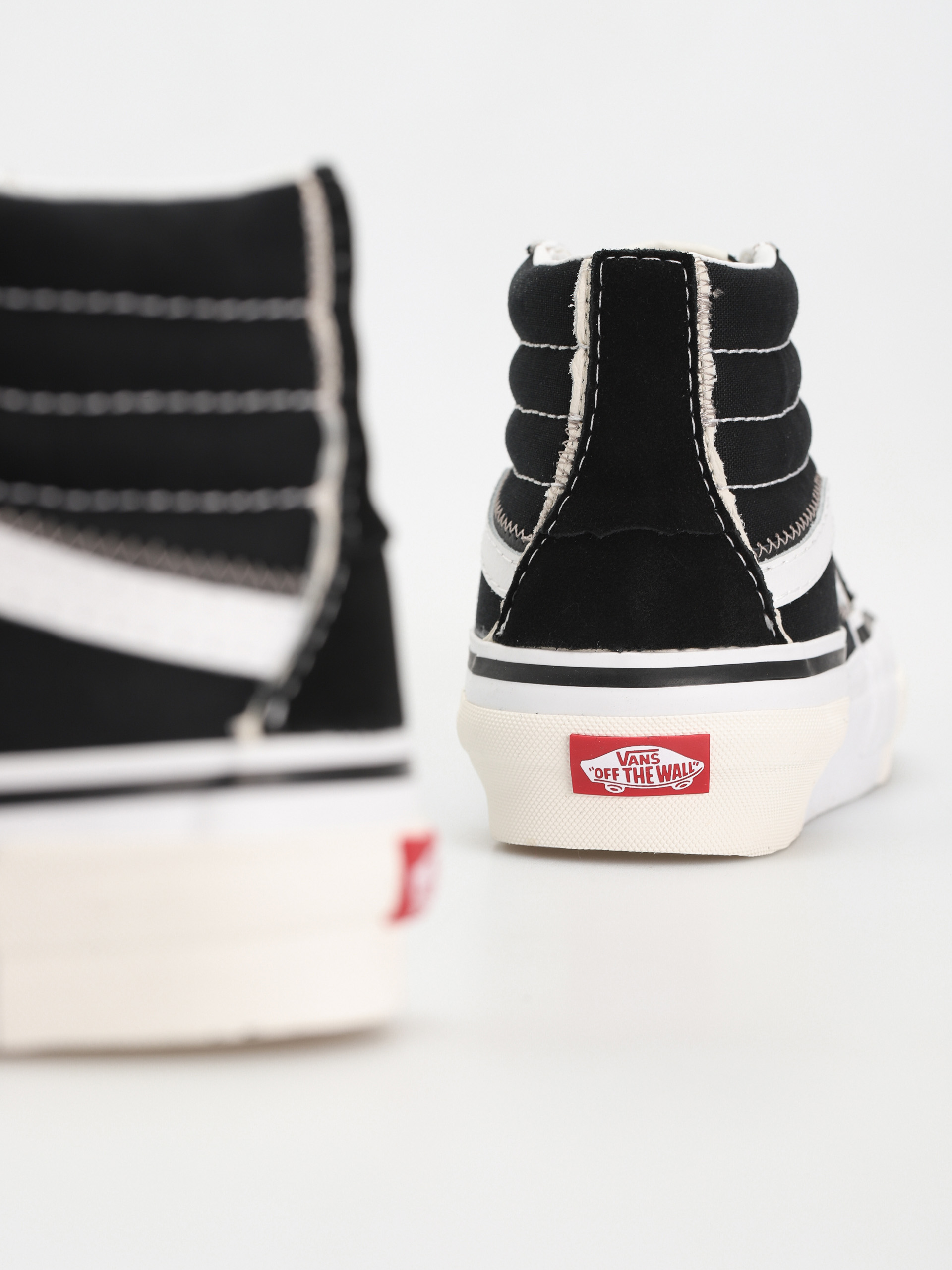 Vans Sk8 Hi Reconstruct Cipők (black/true white)