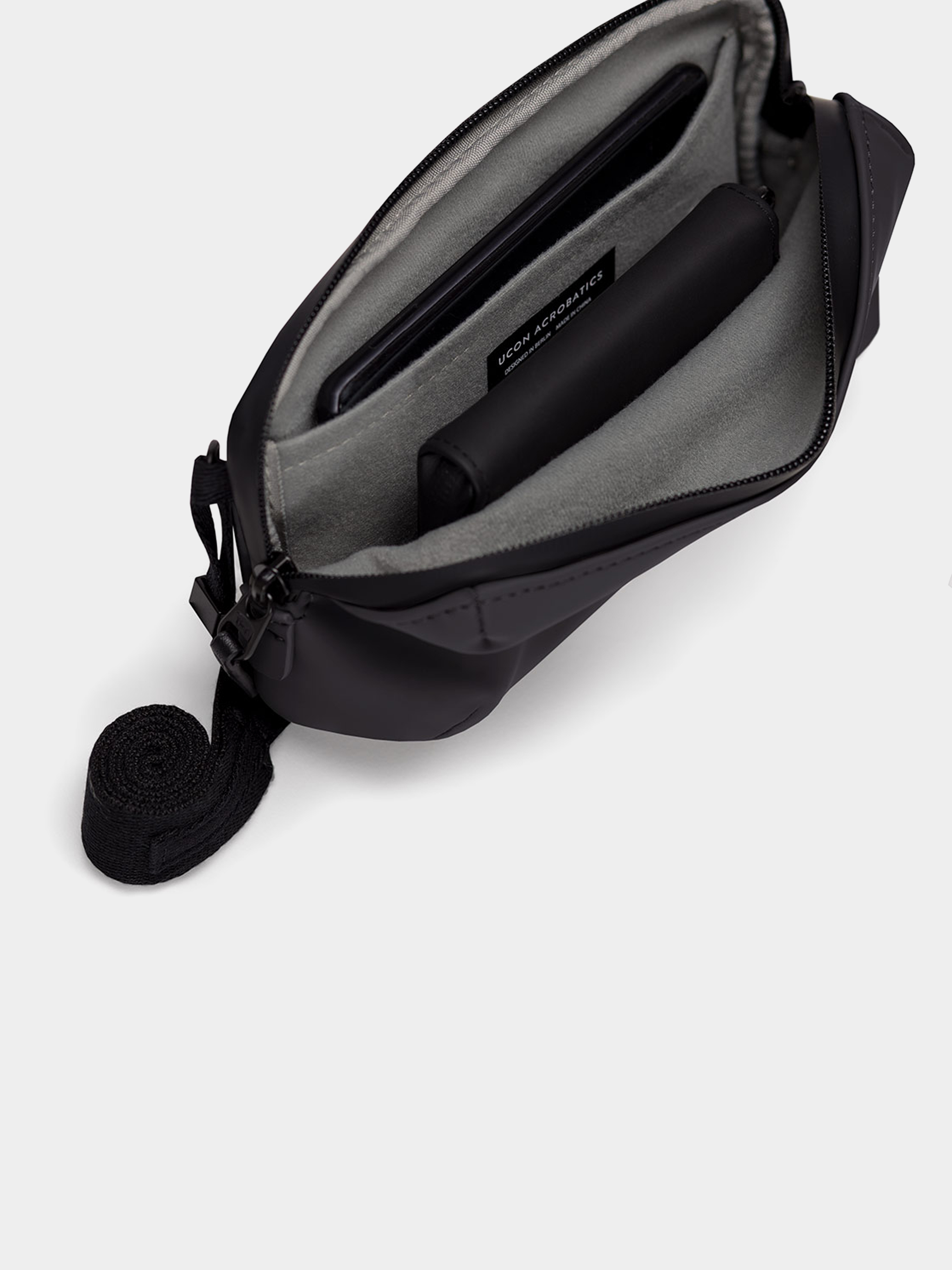 Ucon Acrobatics Ando Lotus Kézitáska (black)
