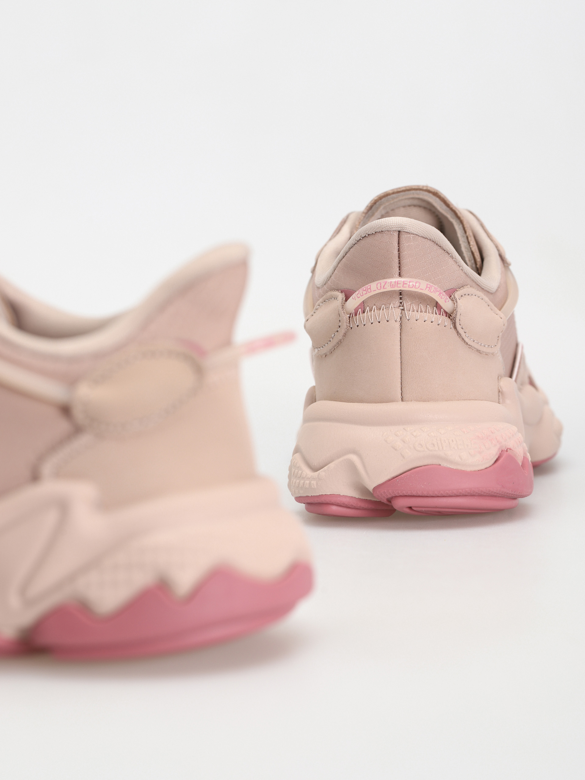 adidas Originals Ozweego Cipők Wmn (wontau/pnkstr/wontau)