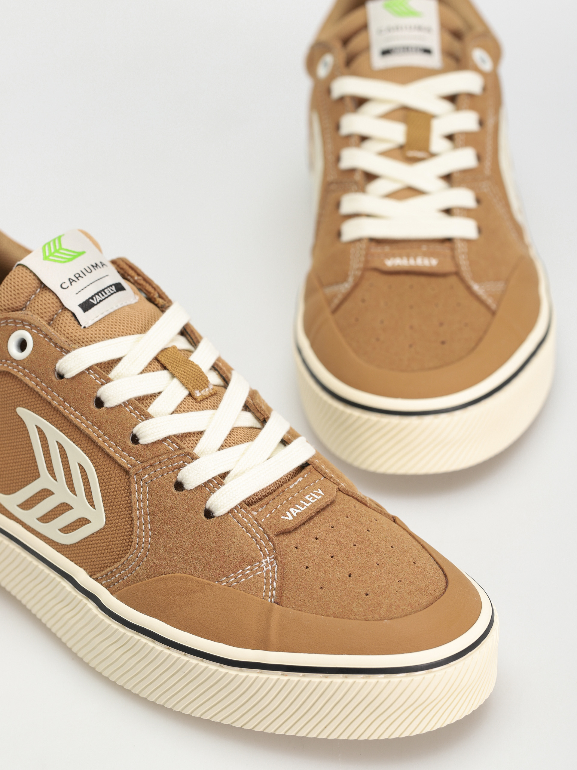 Cariuma Vallely Cipők (camel/ivory)