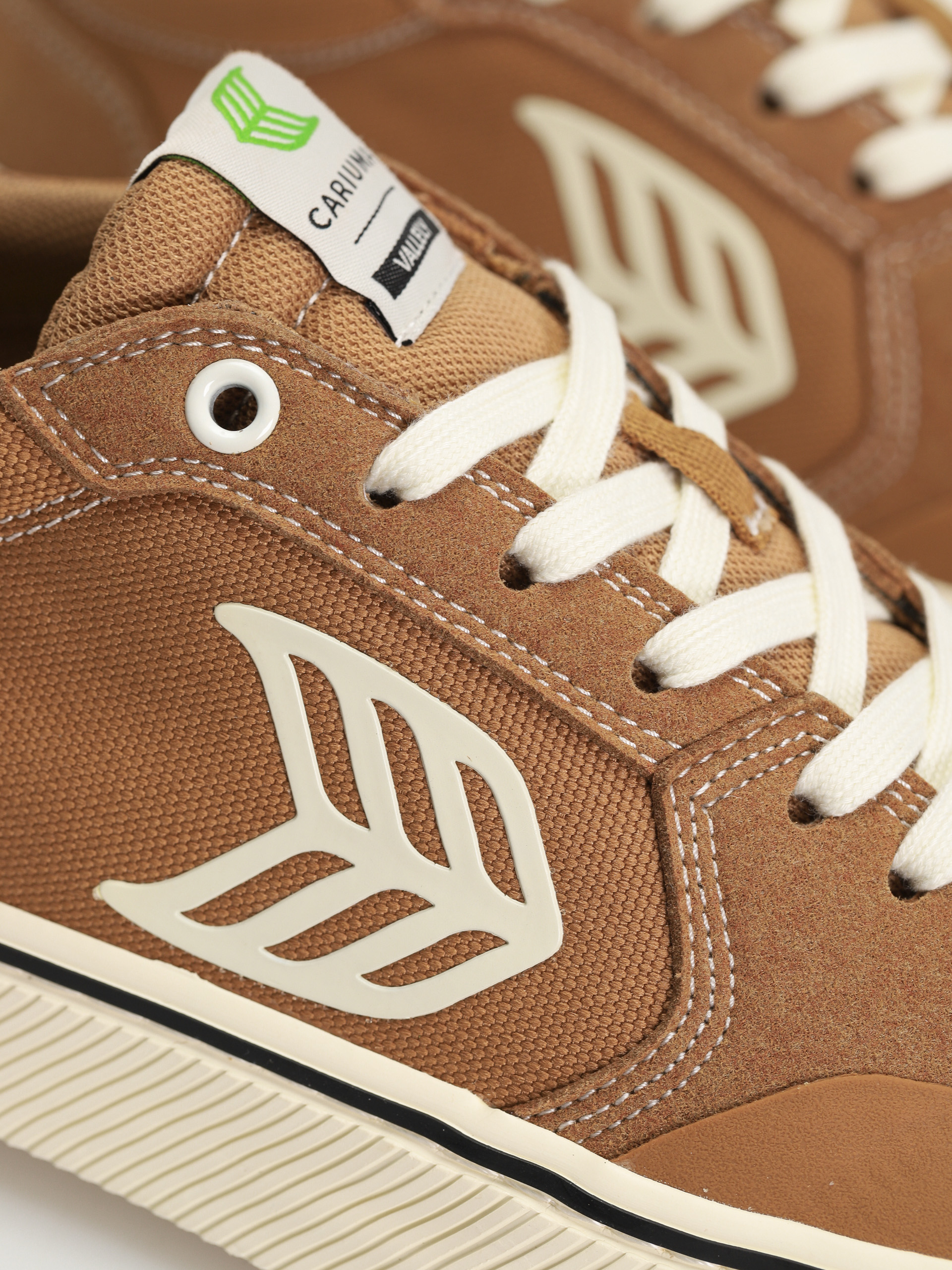 Cariuma Vallely Cipők (camel/ivory)