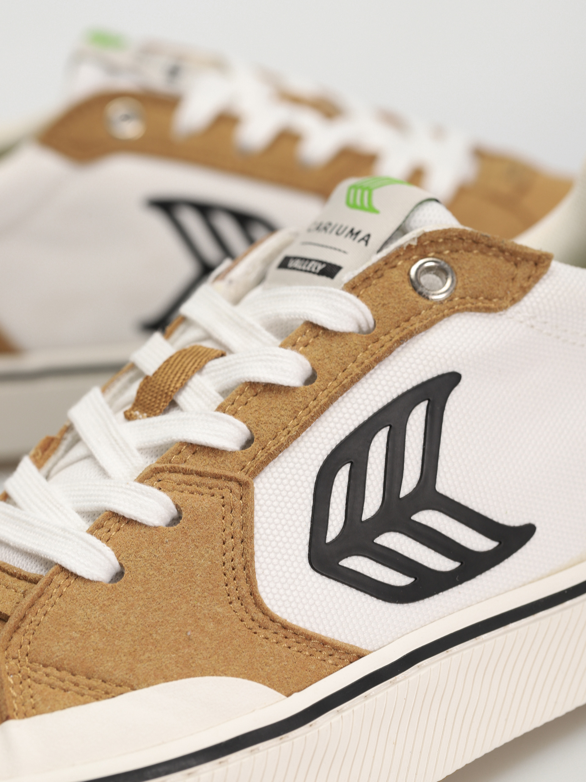 Cariuma Vallely Cipők (camel/off white/black)