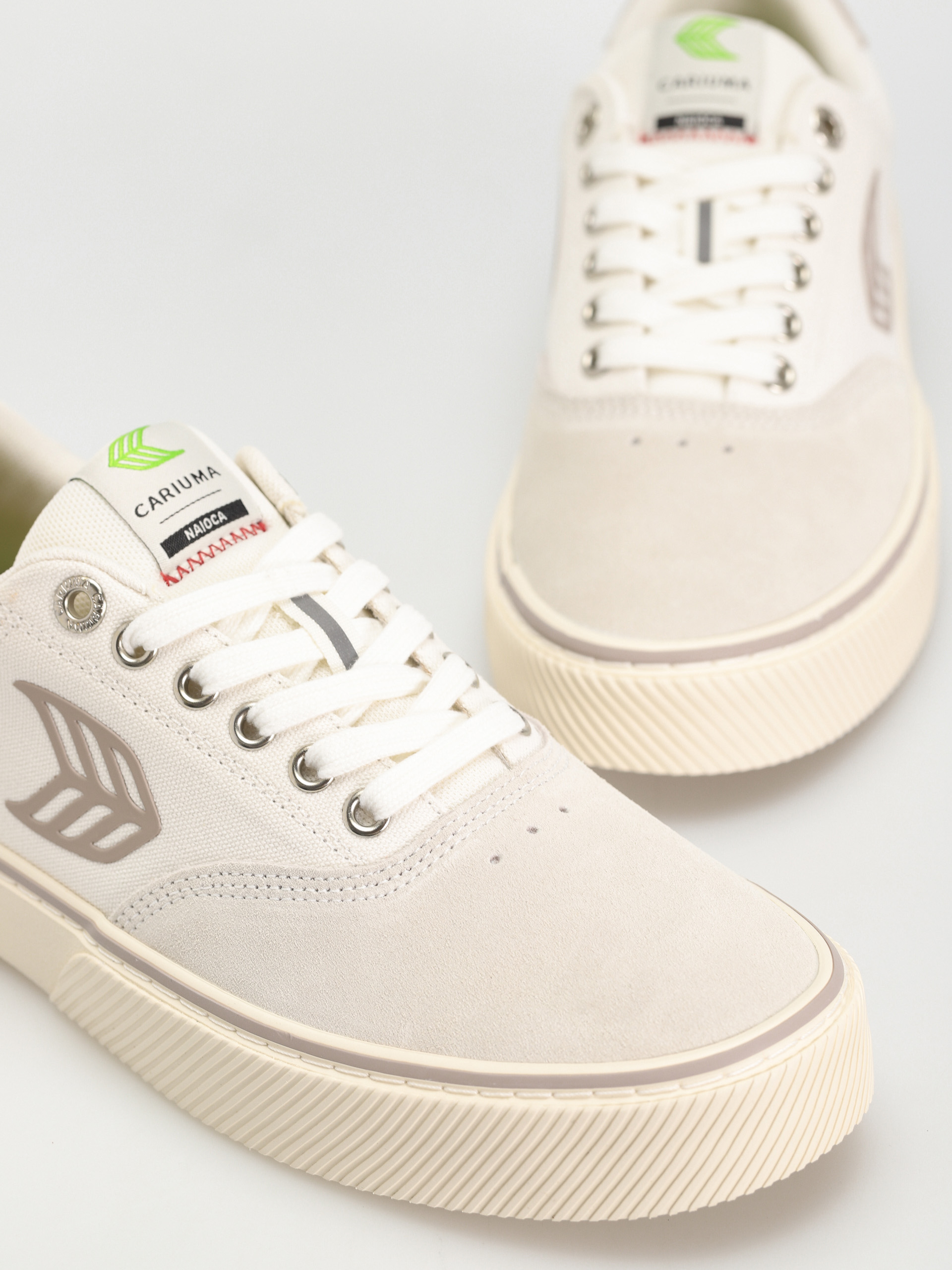 Cariuma Naioca Cipők (off white/grey)