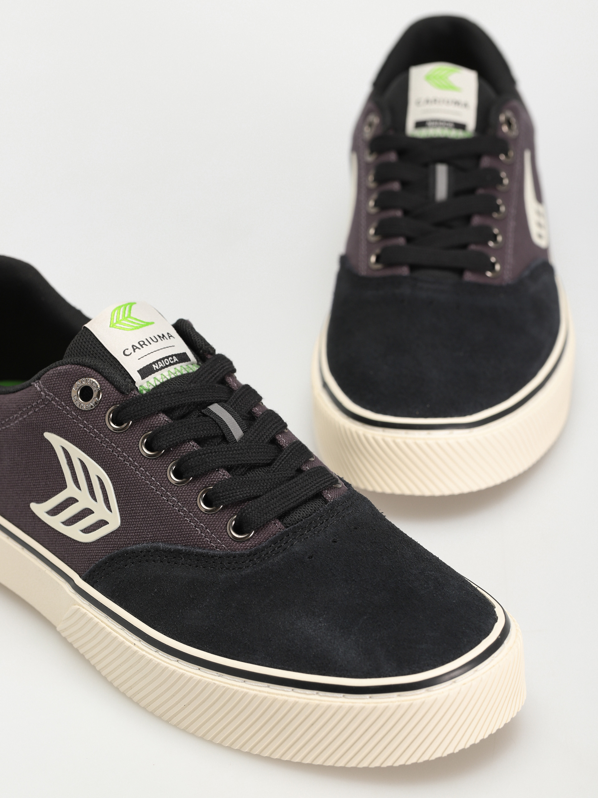 Cariuma Naioca Cipők (off black/ivory)