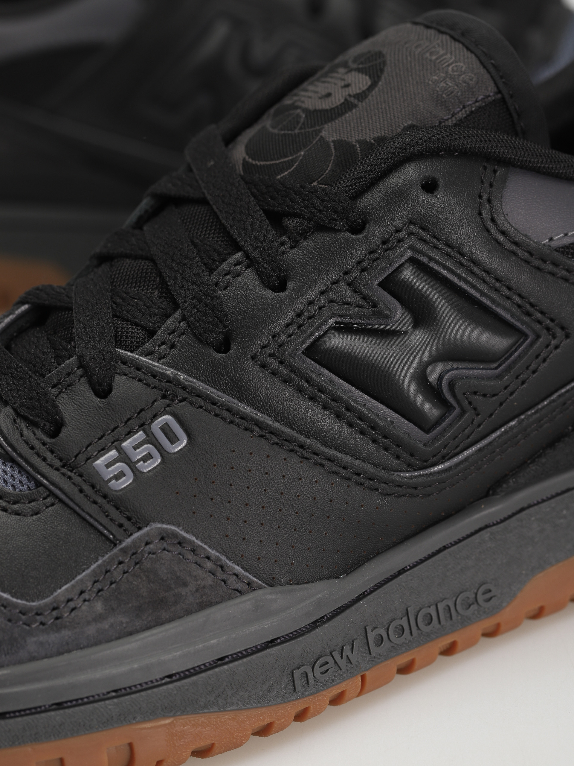 New Balance 550 Cipők (black/gum/white)