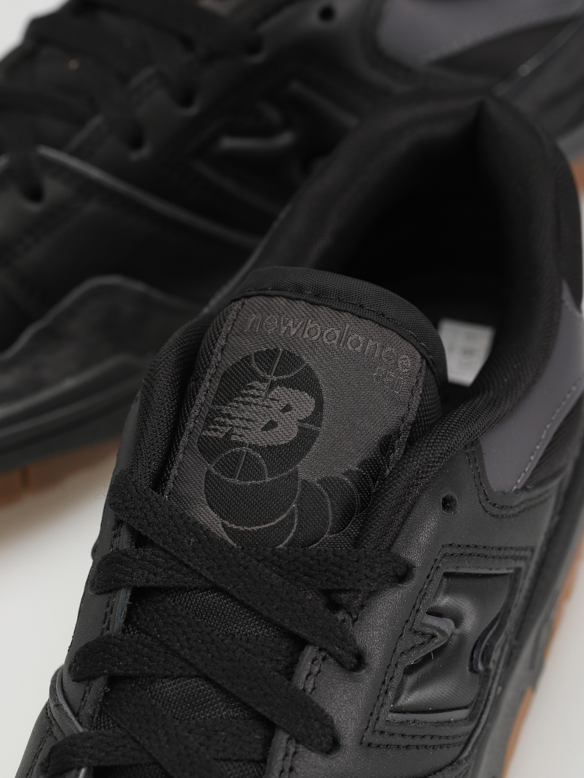 New Balance 550 Cipők (black/gum/white)