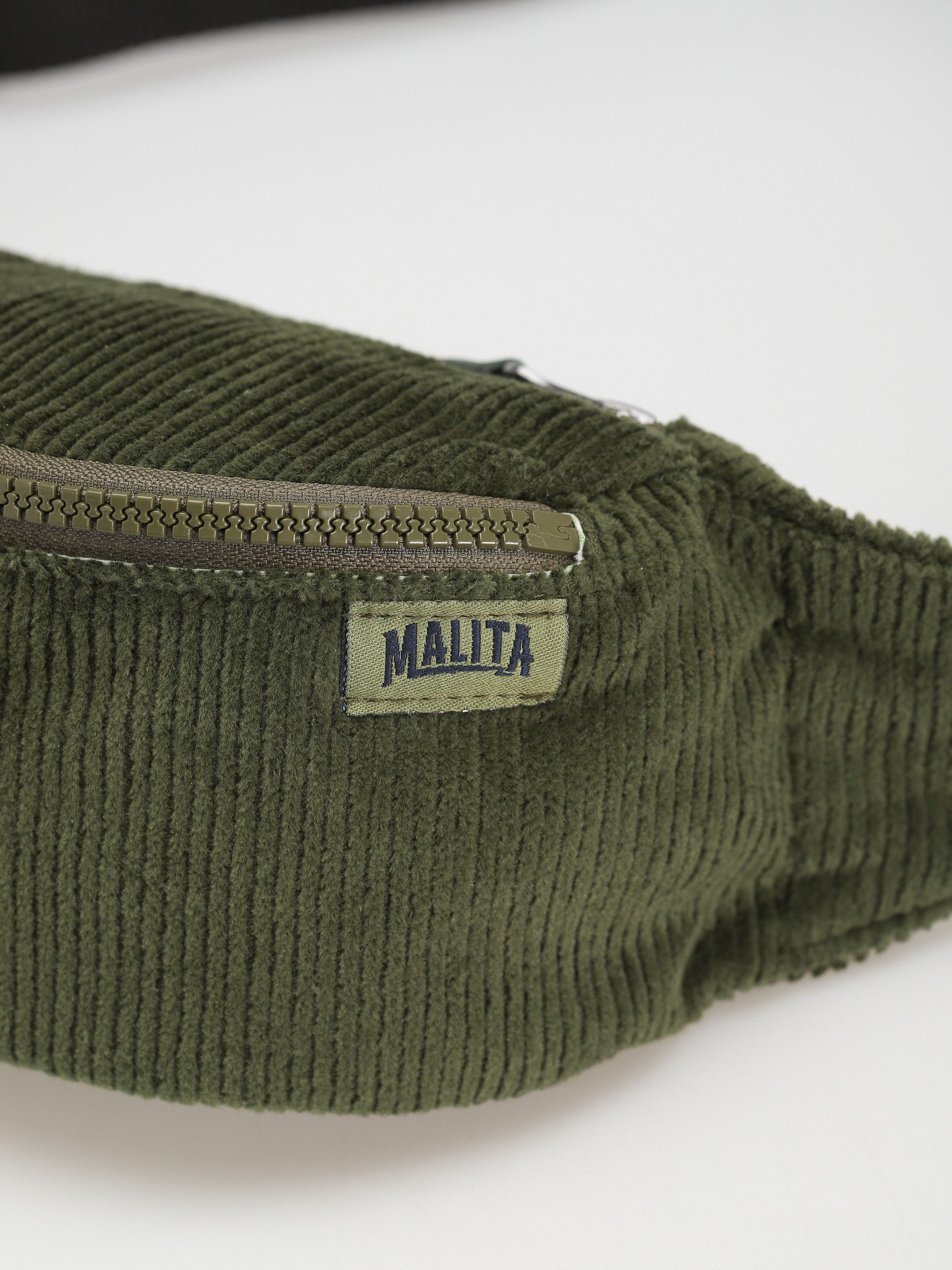 Malita Cord 1 Övtáska (olive)