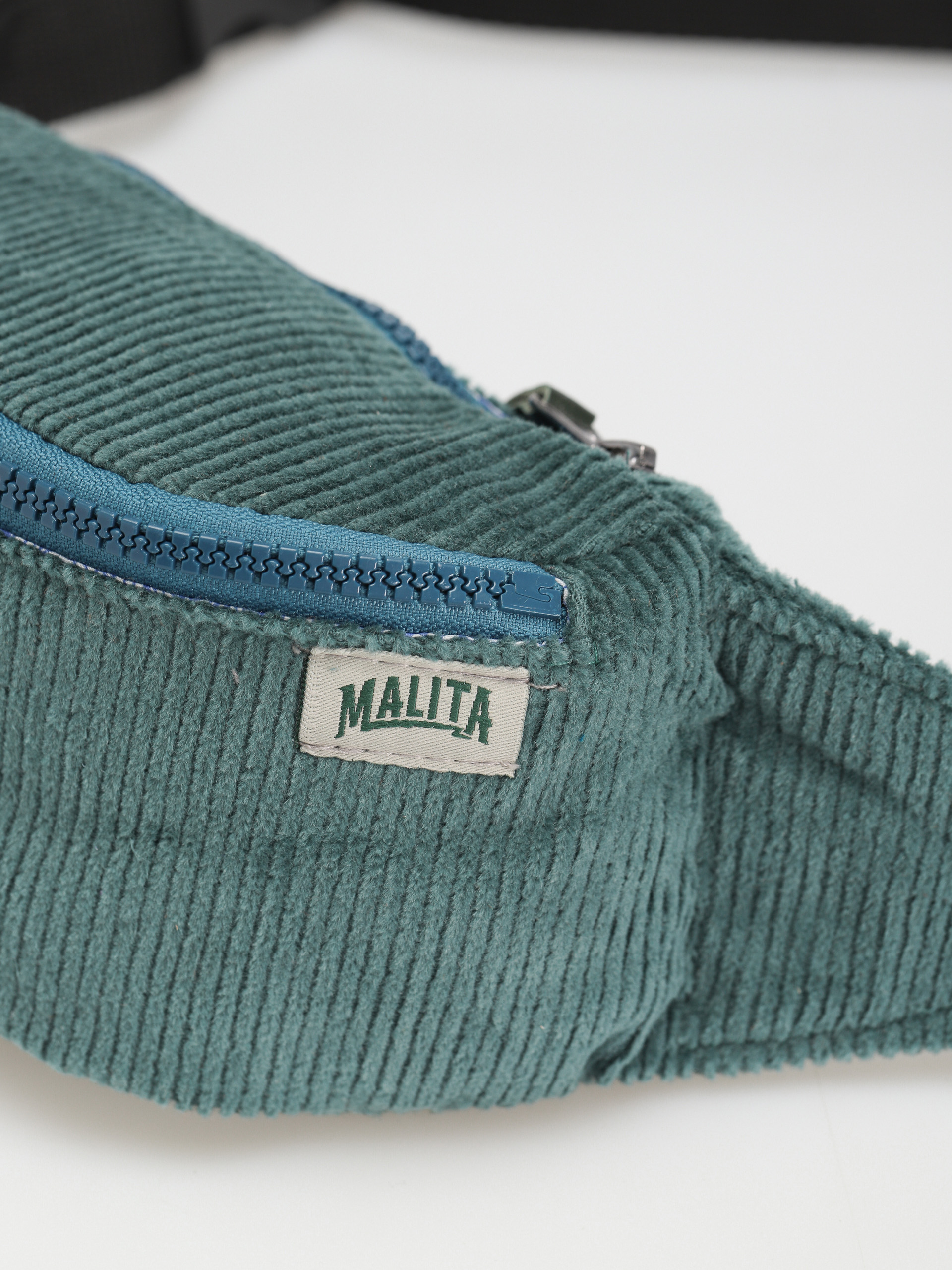 Malita Cord 1 Övtáska (turquoise)