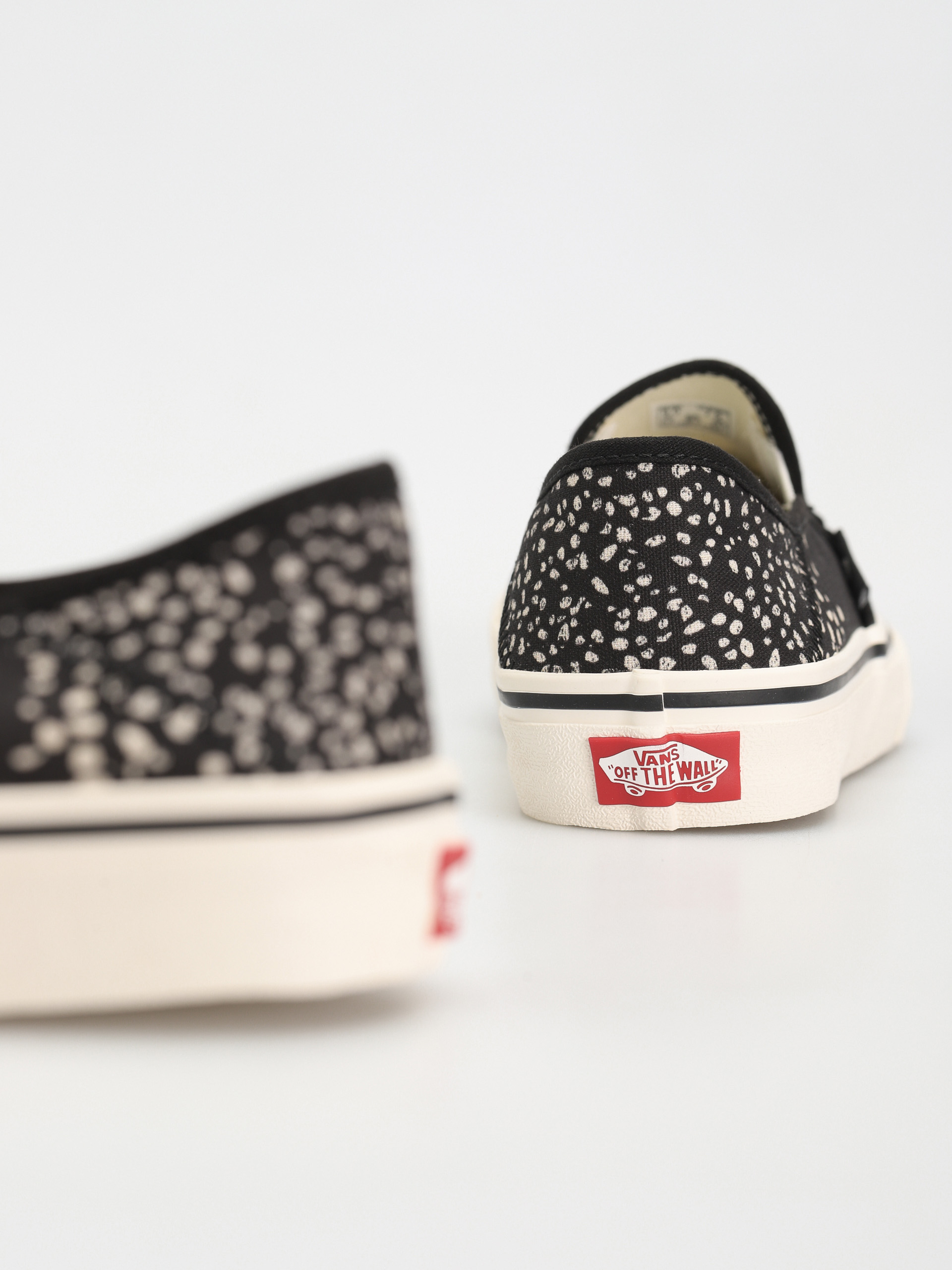 Vans Slip On VR3 Sf Cipők Wmn (butterfly black/multi)