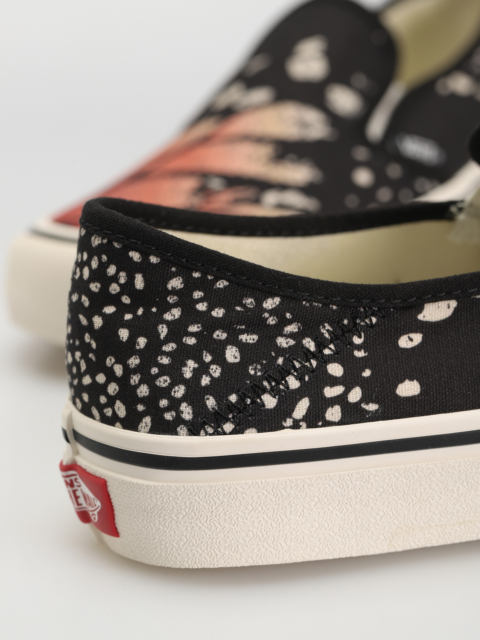 Vans Slip On VR3 Sf Cipők Wmn (butterfly black/multi)