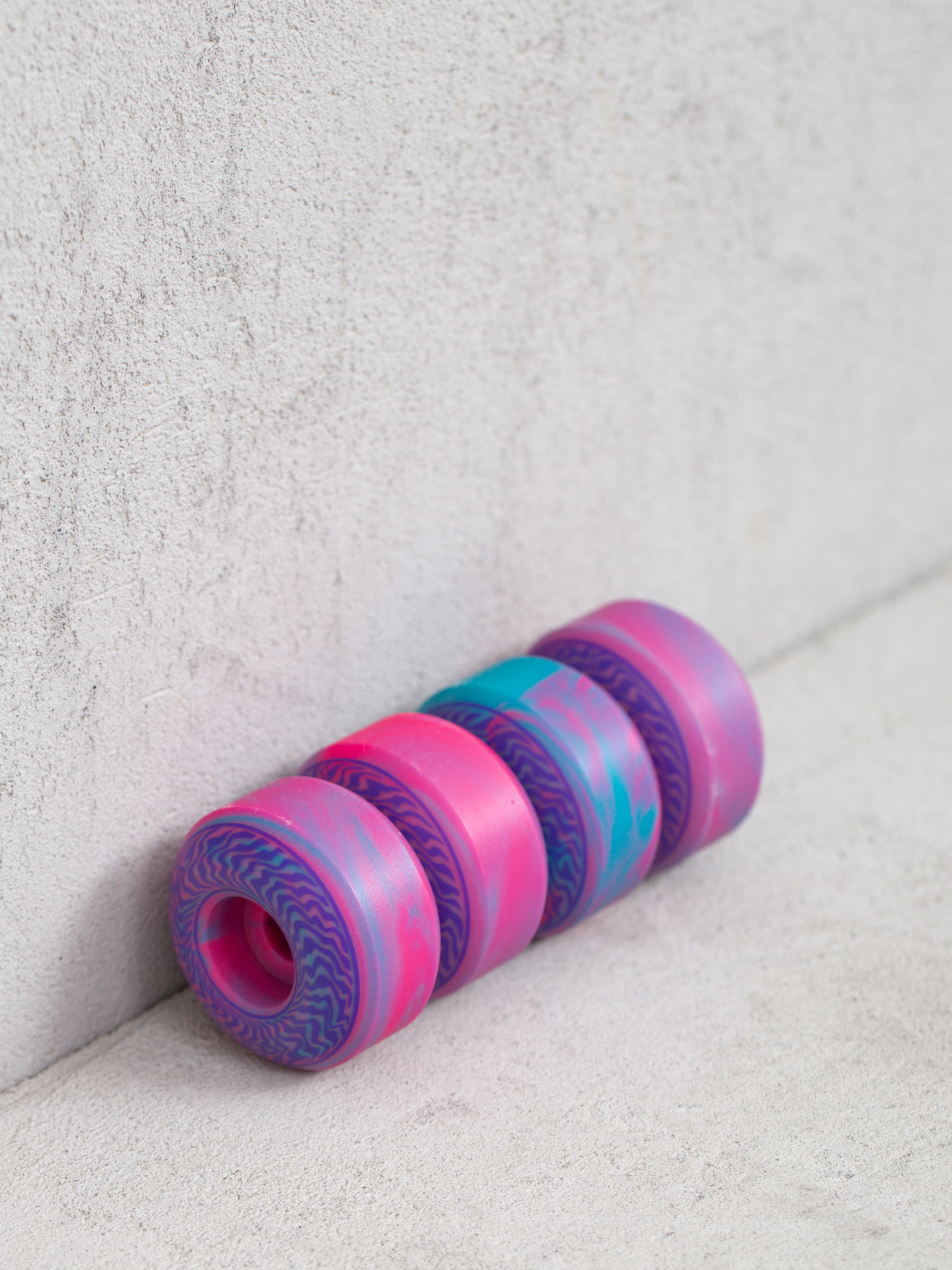 Spitfire F4 99D Swirled Classic Gördeszka kerék (teal/pink)