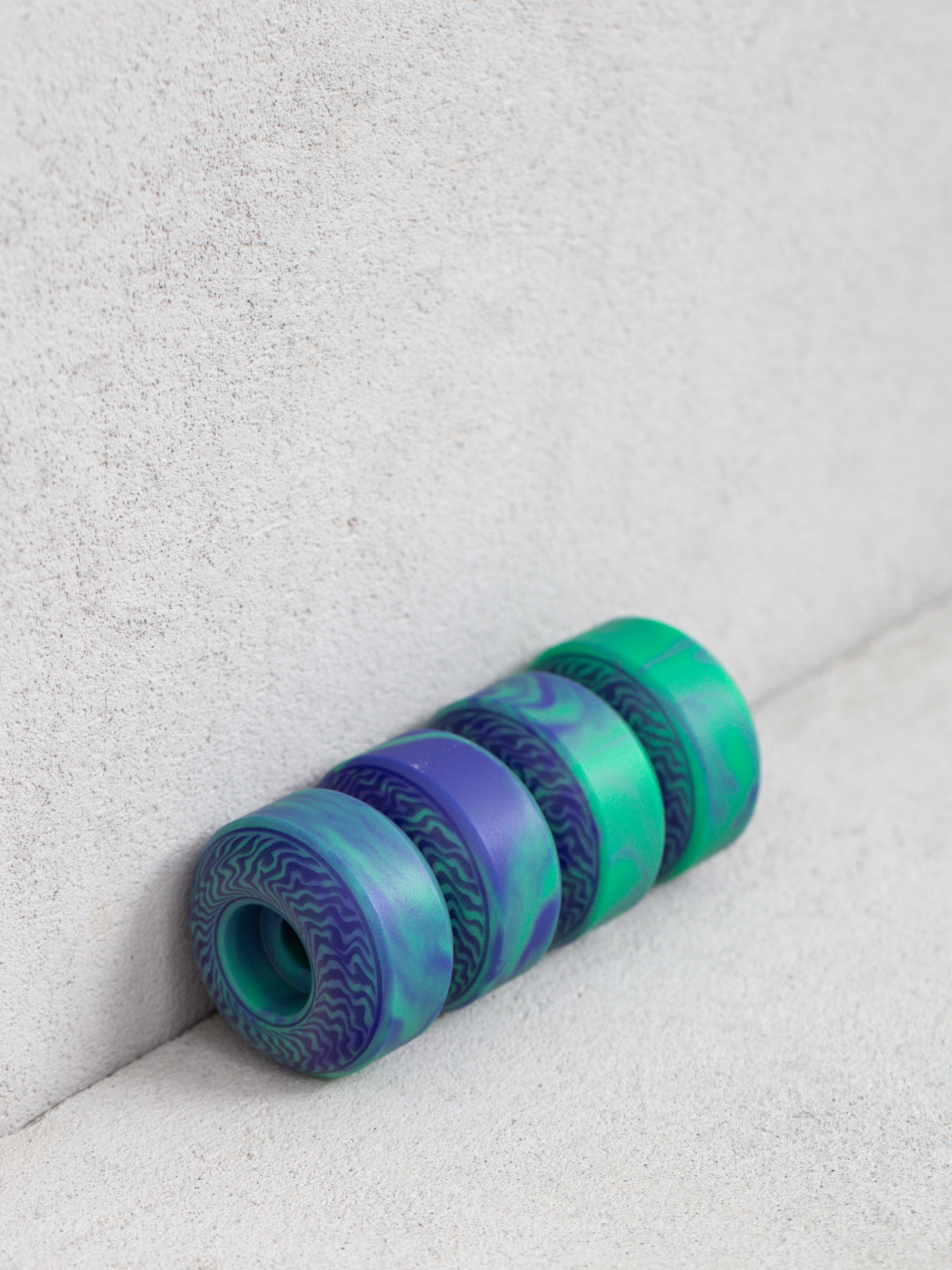 Spitfire F4 99D Swirled Classic Gördeszka kerék (navy/green)