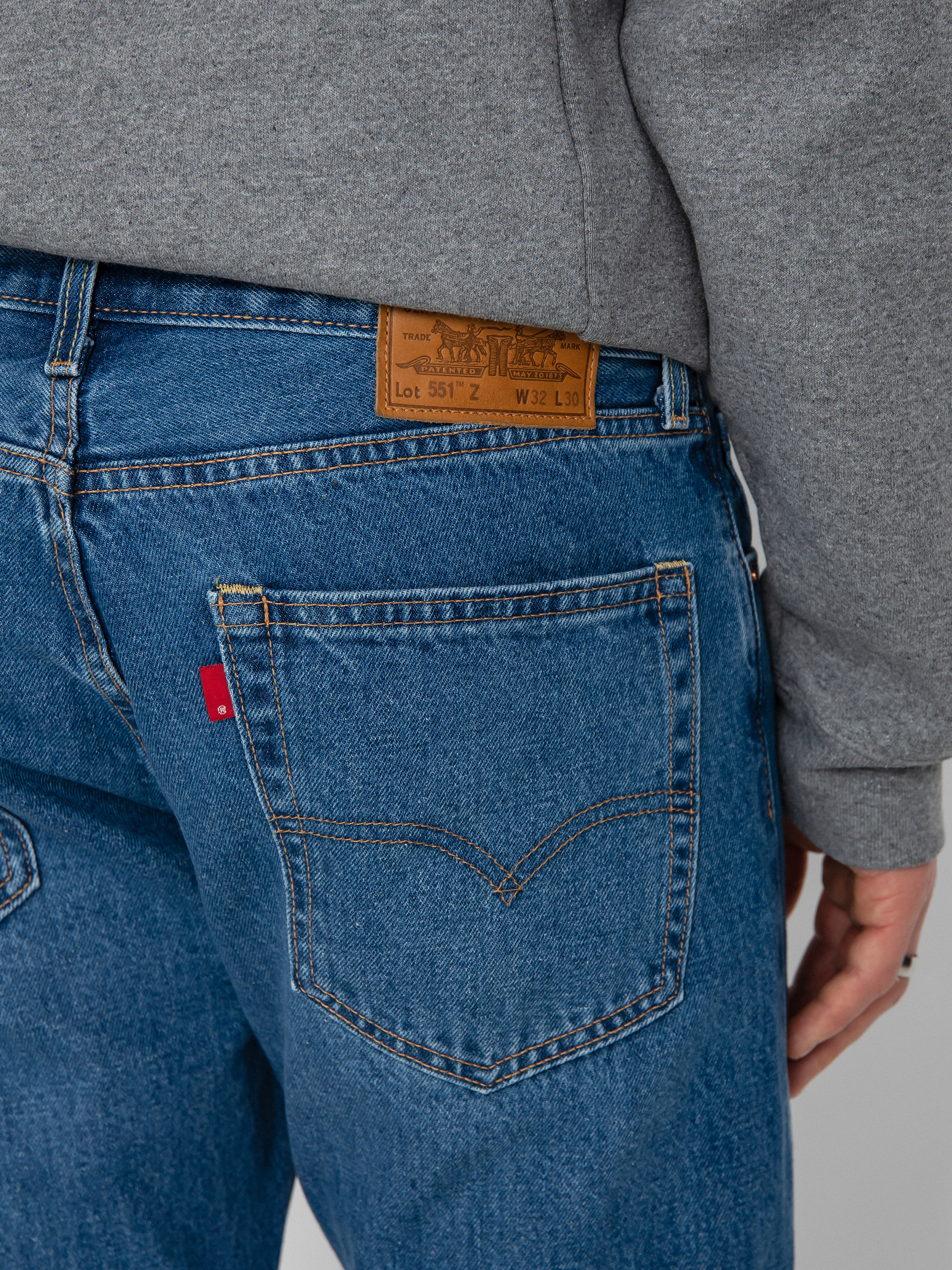 Levi's® 551Z Authentic Straight Kisnadrág (medium indigo stonewash)