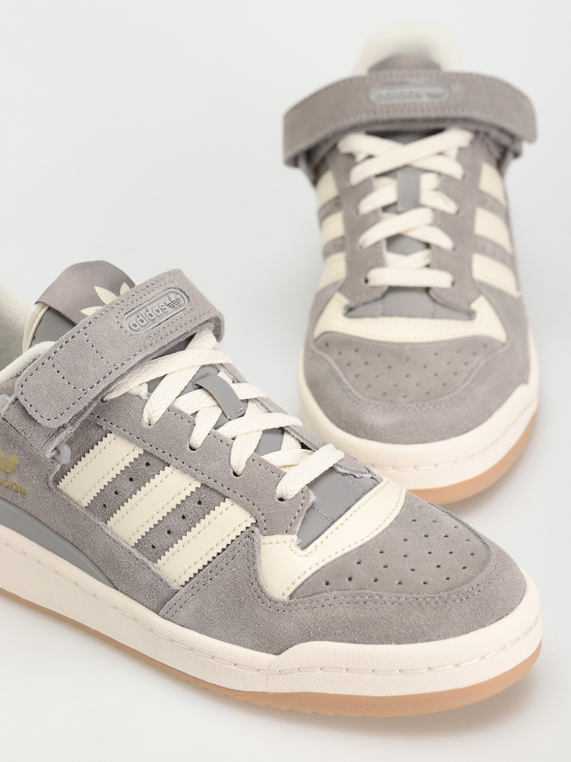 adidas Originals Forum Low Cipők (chsogr/cwhite/gum3)