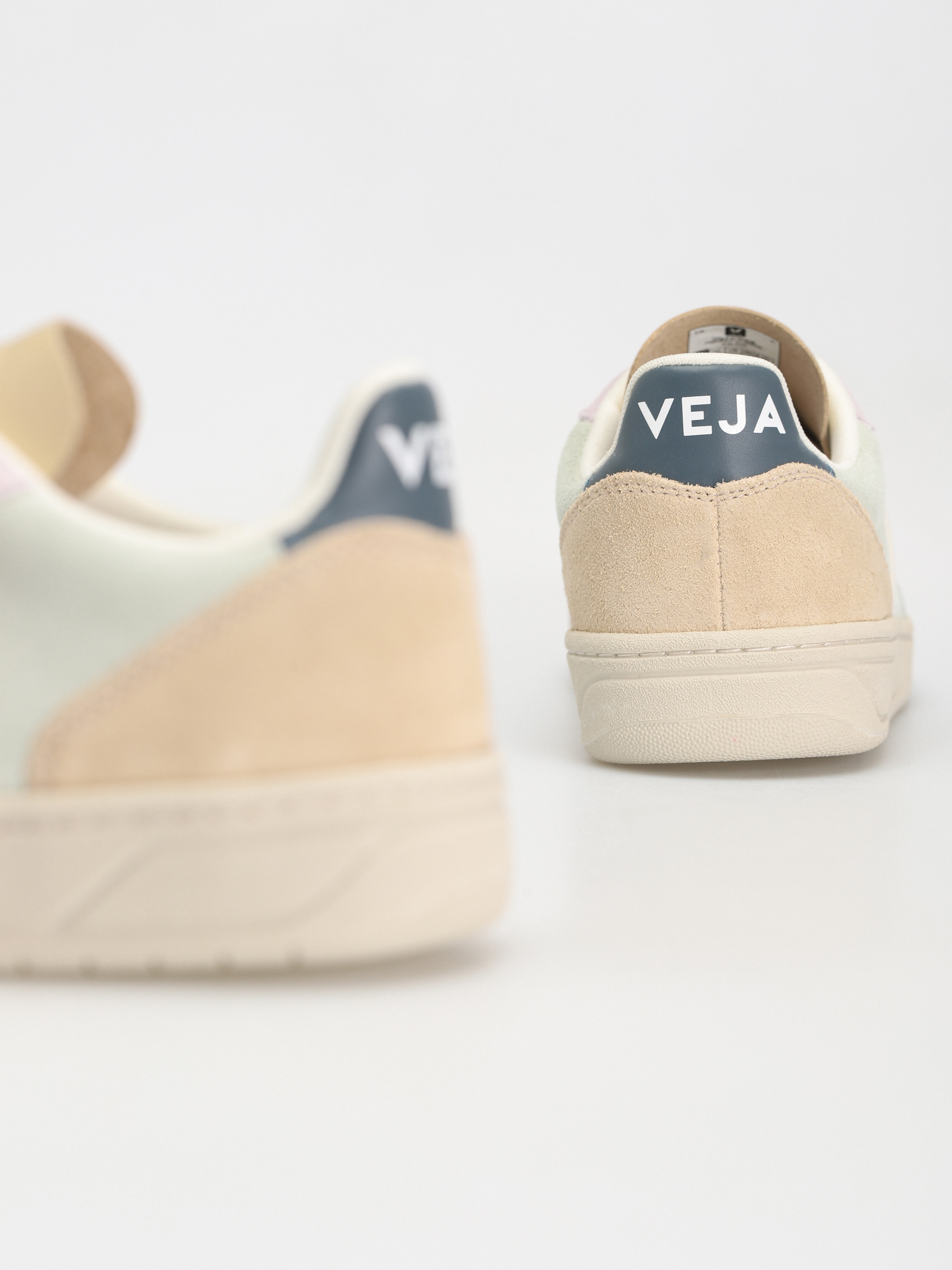 Veja V-10 Cipők Wmn (jade white multico)