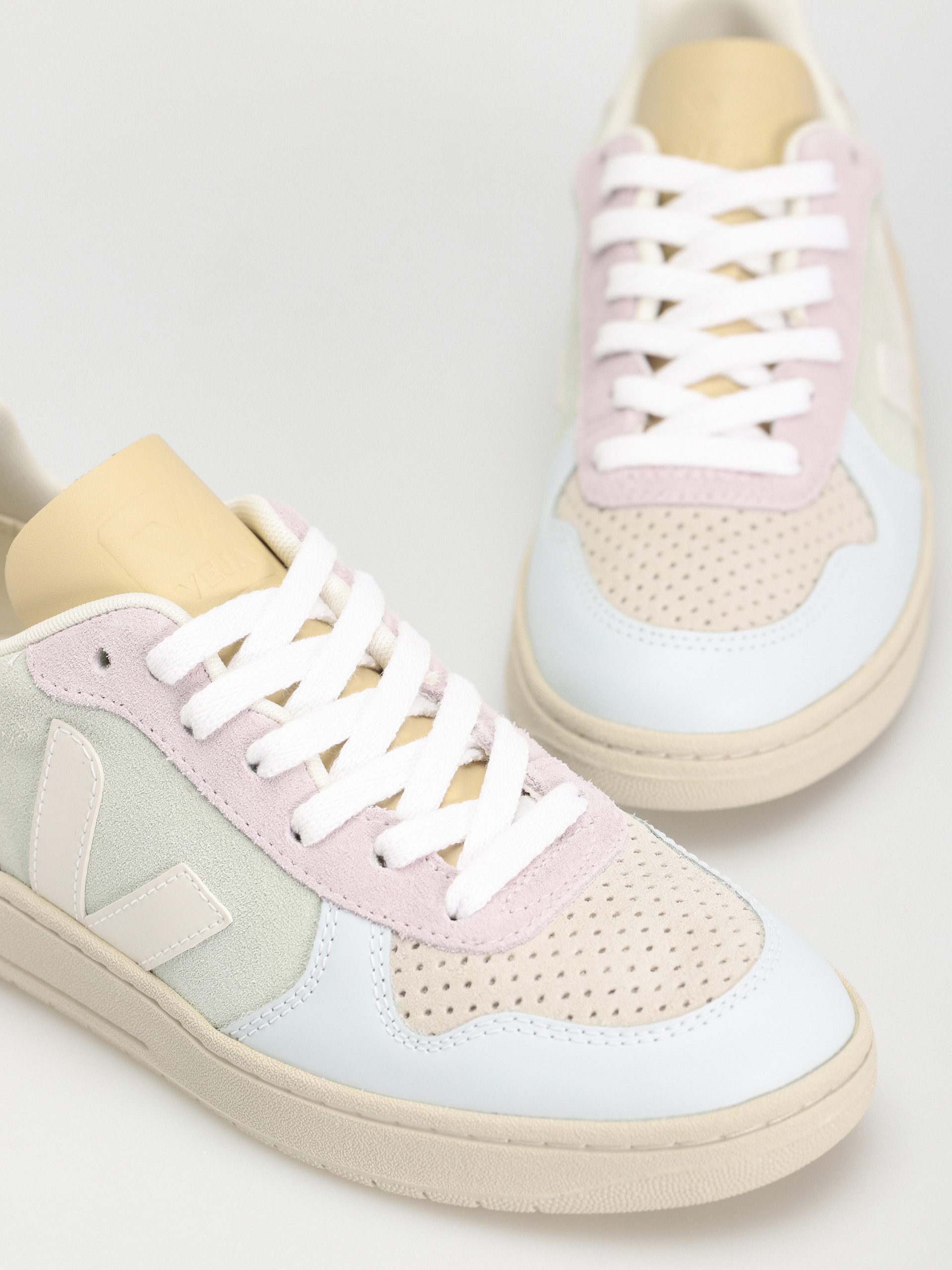 Veja V-10 Cipők Wmn (jade white multico)