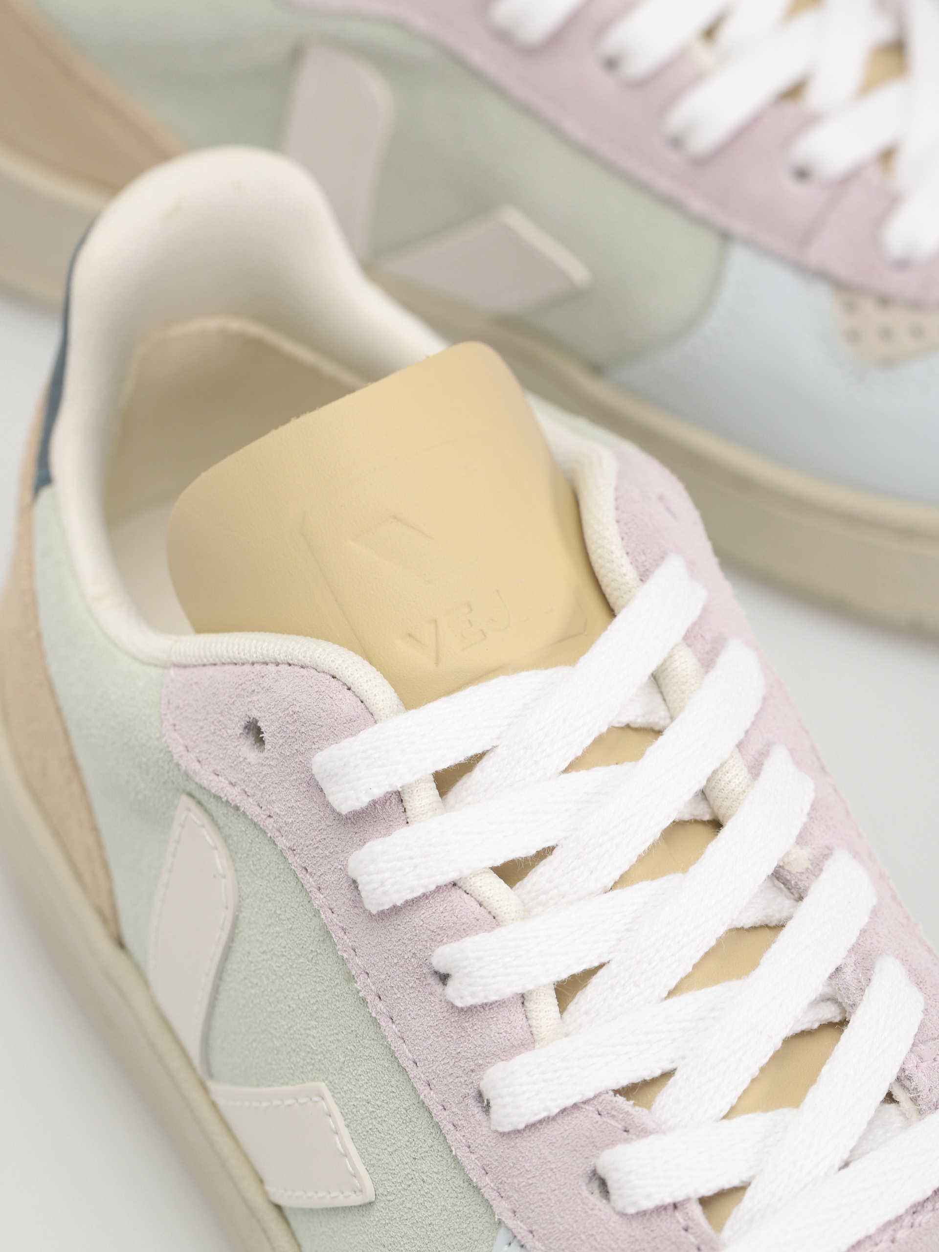 Veja V-10 Cipők Wmn (jade white multico)