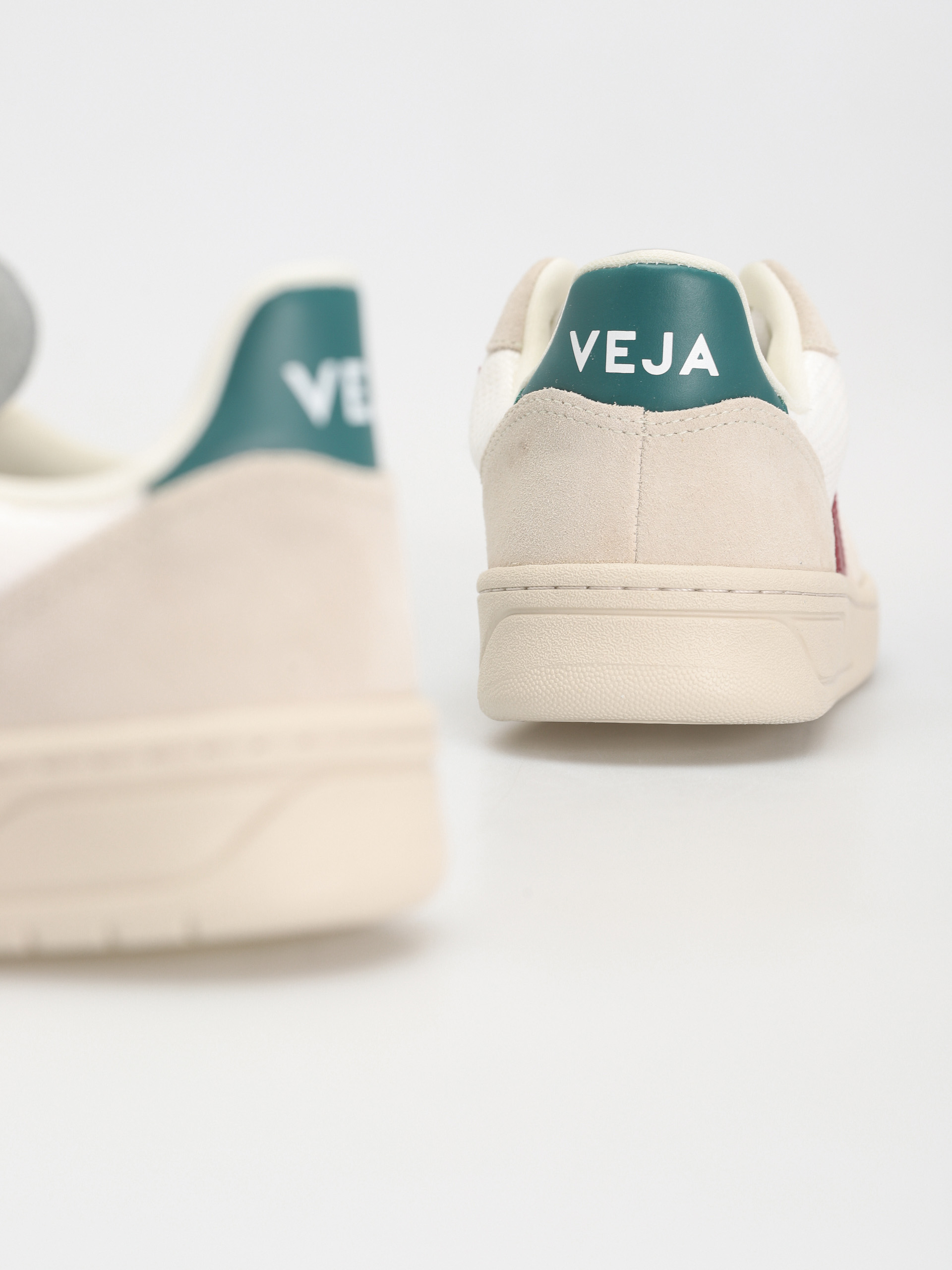 Veja V-10 Cipők (white marsala brittany)