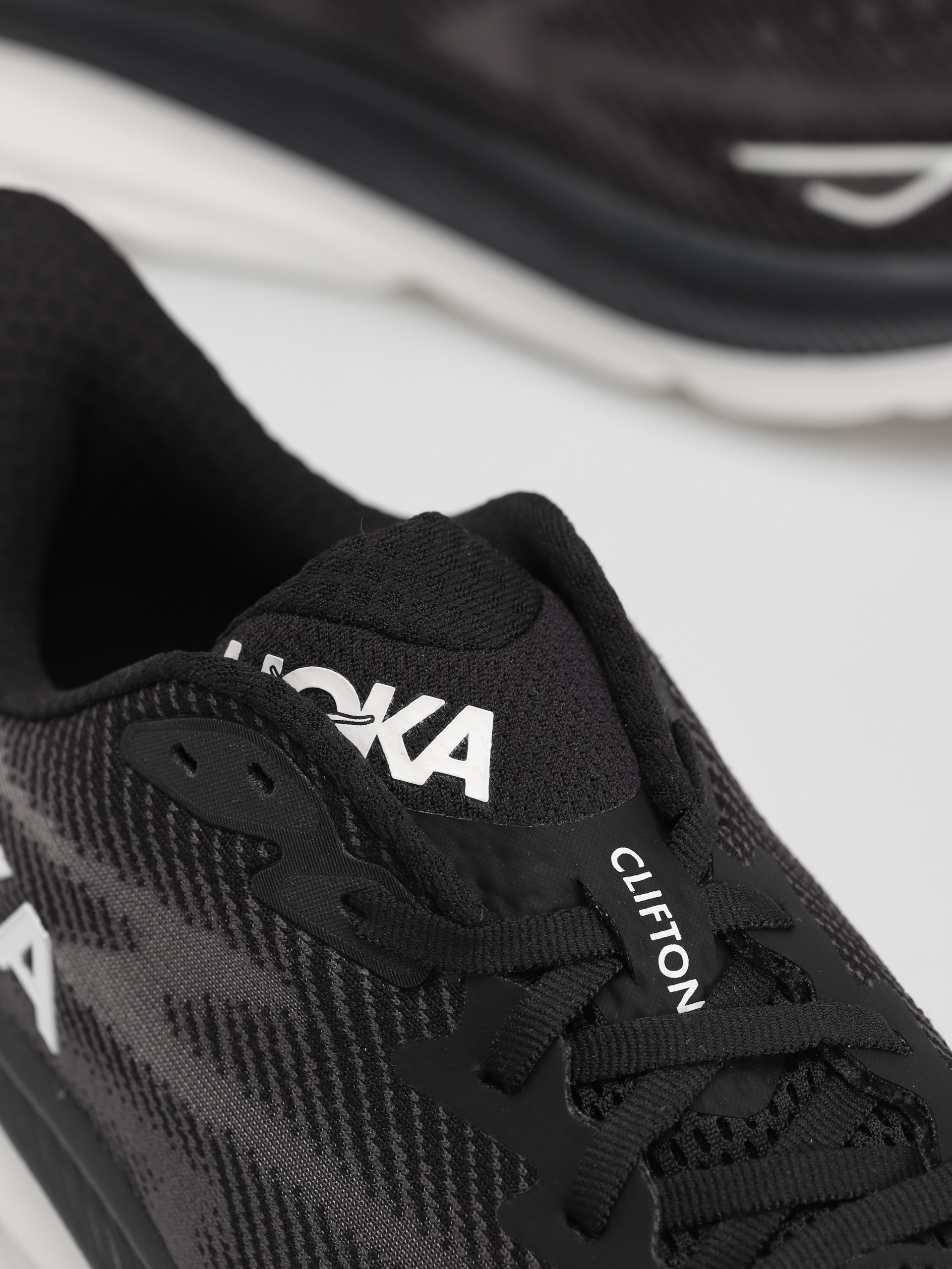Hoka Clifton 9 Cipők (black/white)